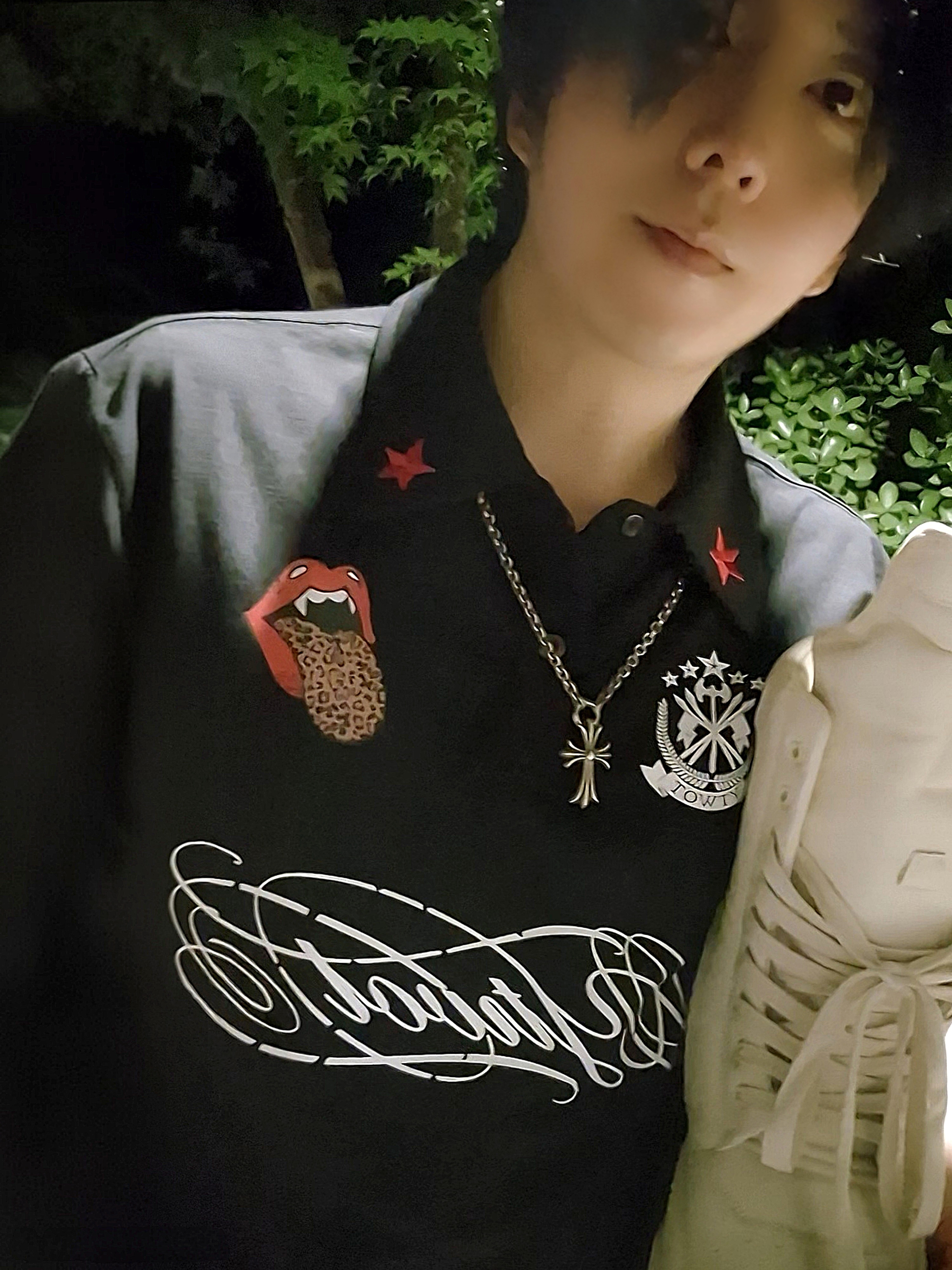 Rick Owens Hollywood Mega Bumper Geobasket in Full Grain Calf Leather Milk, Chrome Hearts Double Floral Cross Ring Silver 착용 스타일 - 4