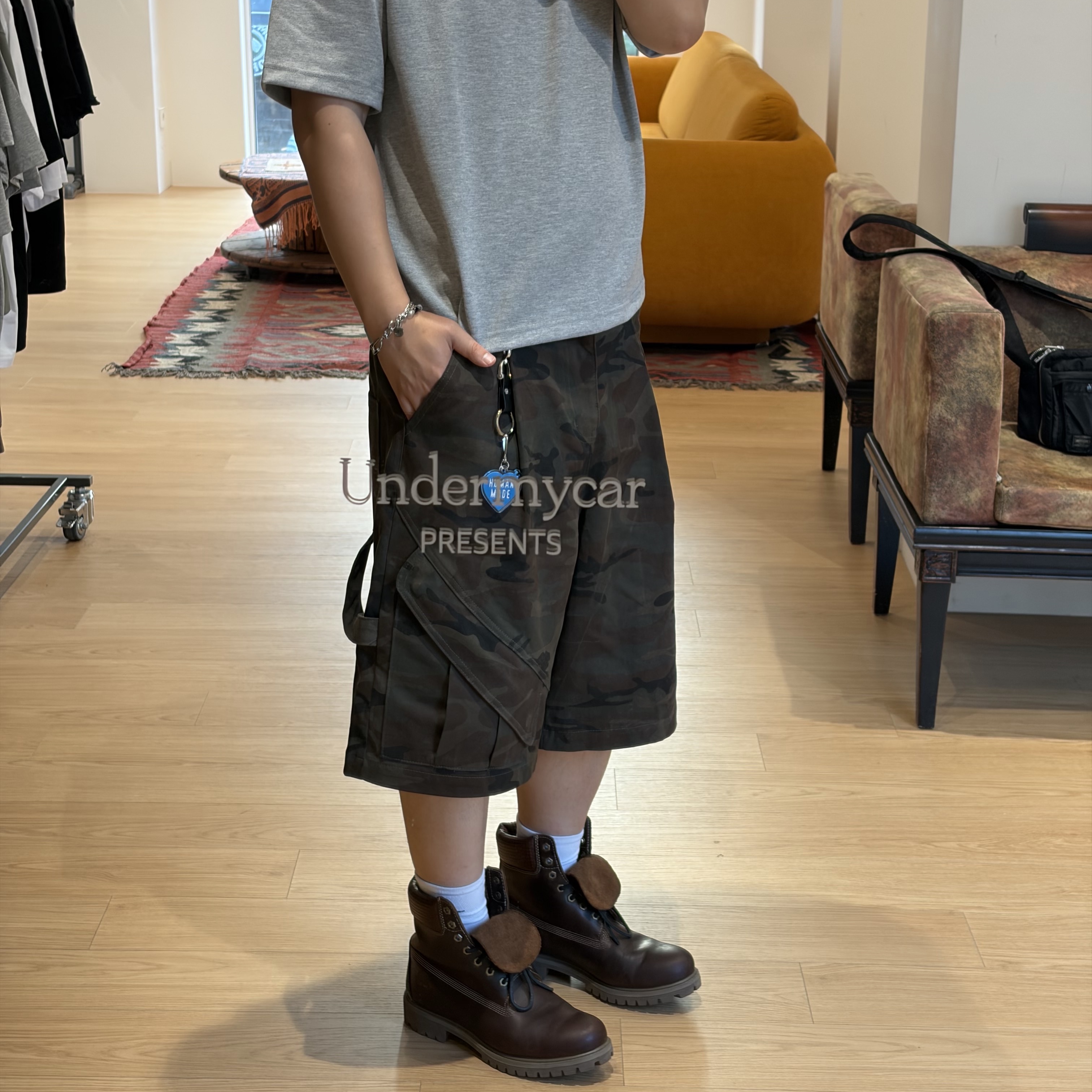 Karactor Cargo Bermuda Shorts Camo 착용 스타일 - 2