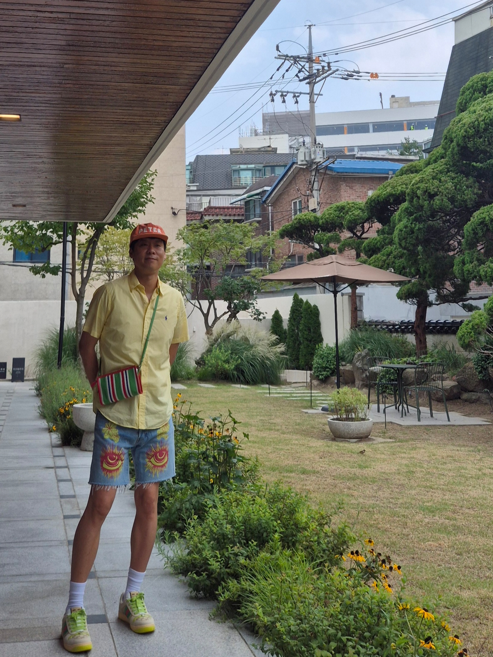 Gucci Screener Sneakers Beige Dark Brown, My Name is Peter 5-Panel Peter Cap Orange 착용 스타일 - 3