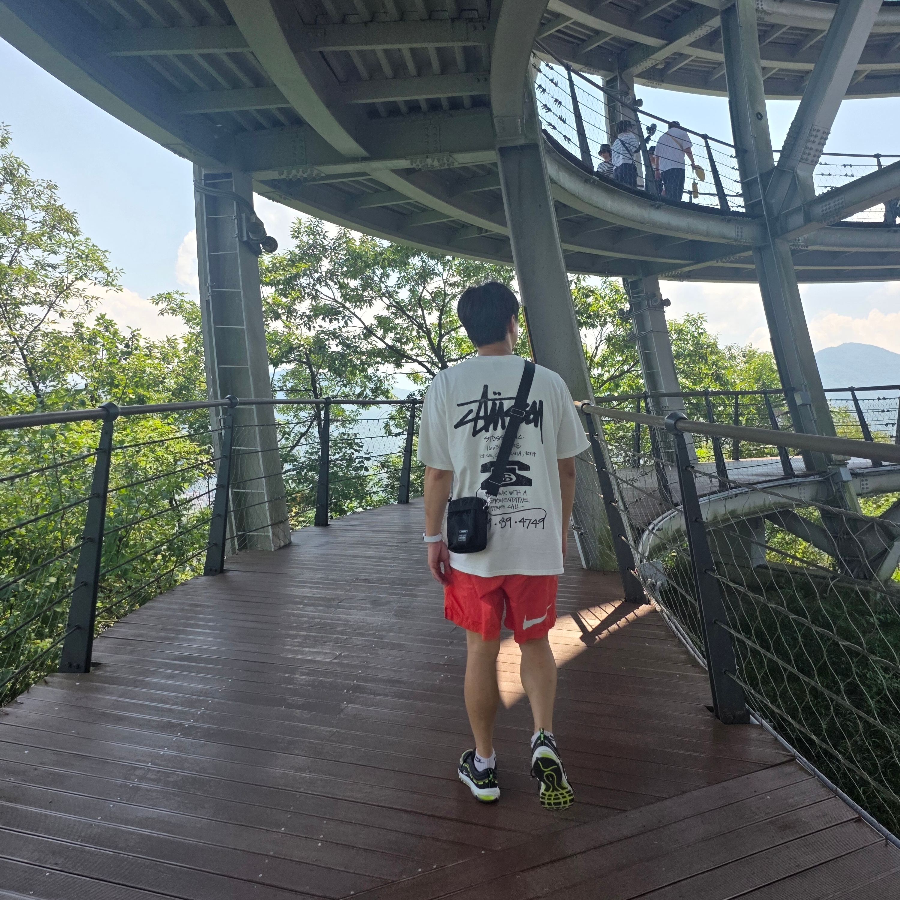 Stussy Old Phone Pigment Dyed T-Shirt Natural, Nike x Undefeated Air Max 97 Black Volt 착용 스타일 - 2