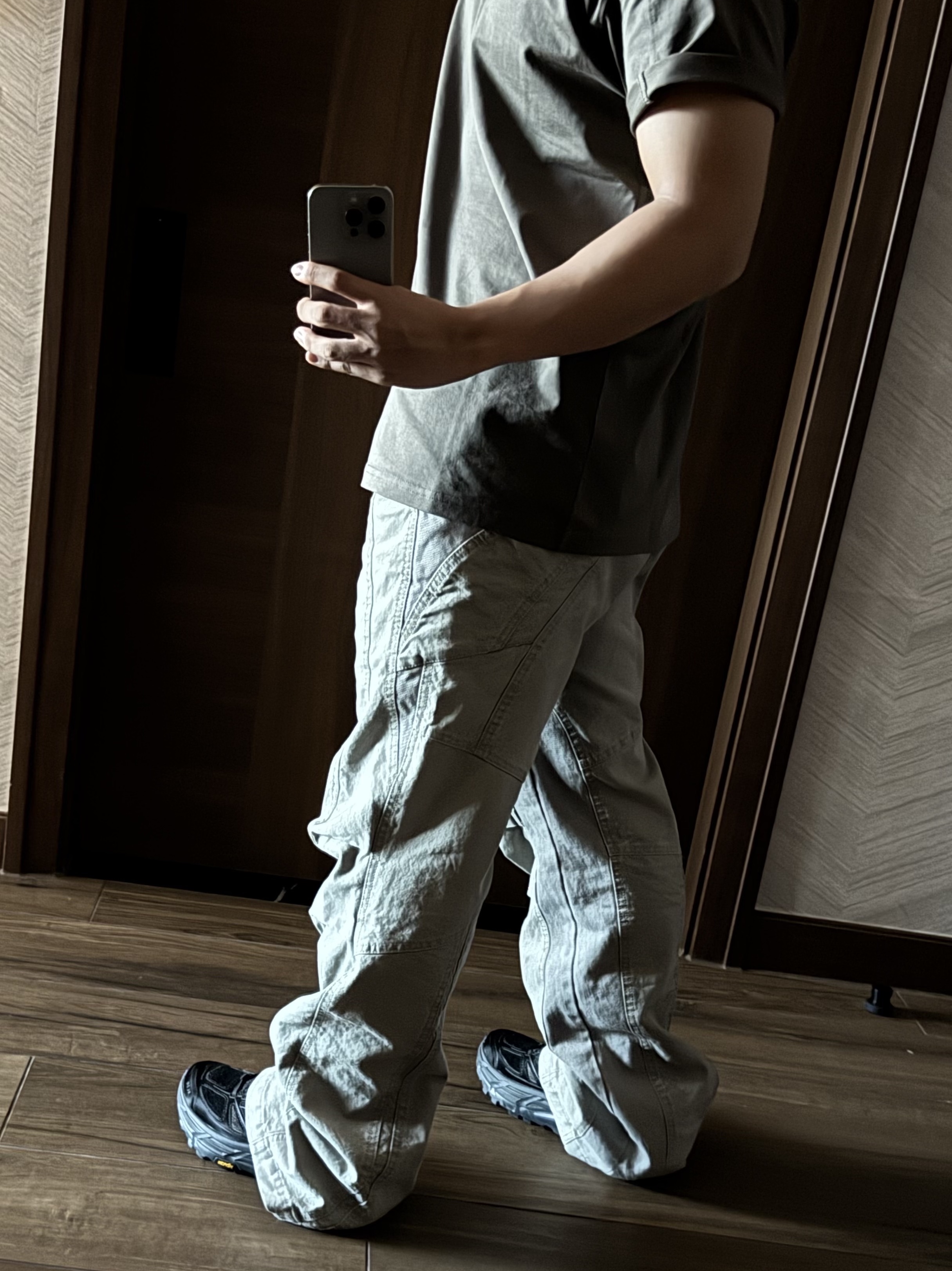 Hoka x Xlim Mafate Speed 2 TS Black Charcoal, IGNOTA Core:14 Seed Pocket Pants Sand 착용 스타일