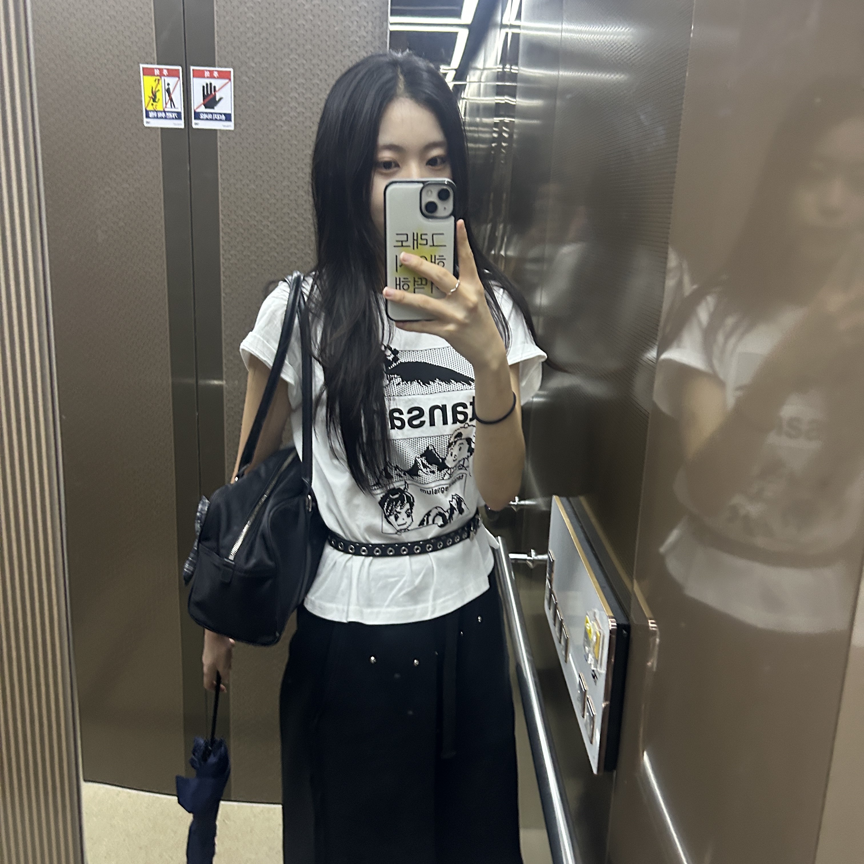 Matin Kim Sporty Tote Bag Black, (W) Tansanmagnesium Tansan Applique Ringer T-Shirt Grey 착용 스타일 - 2