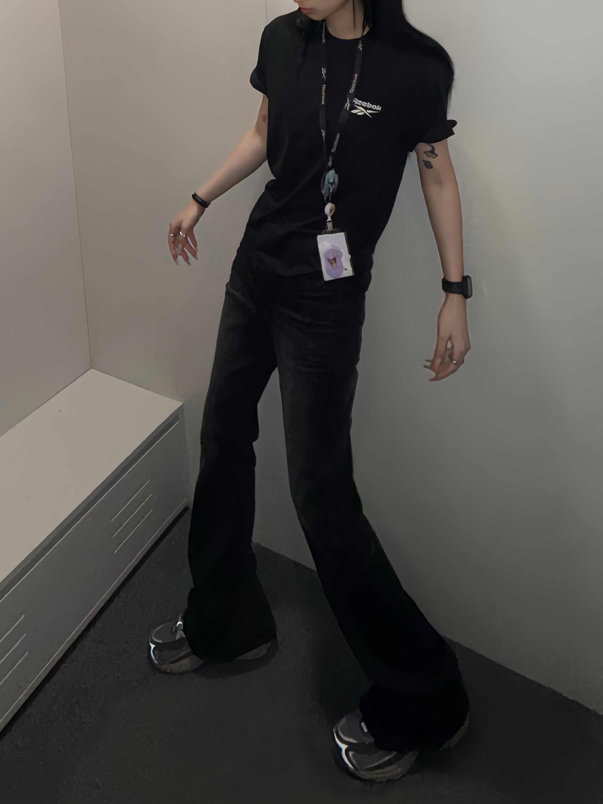 Undermycar Mu.114 Original Logo Washed Slim Flare Jeans Washed Black 착용 스타일 - 2