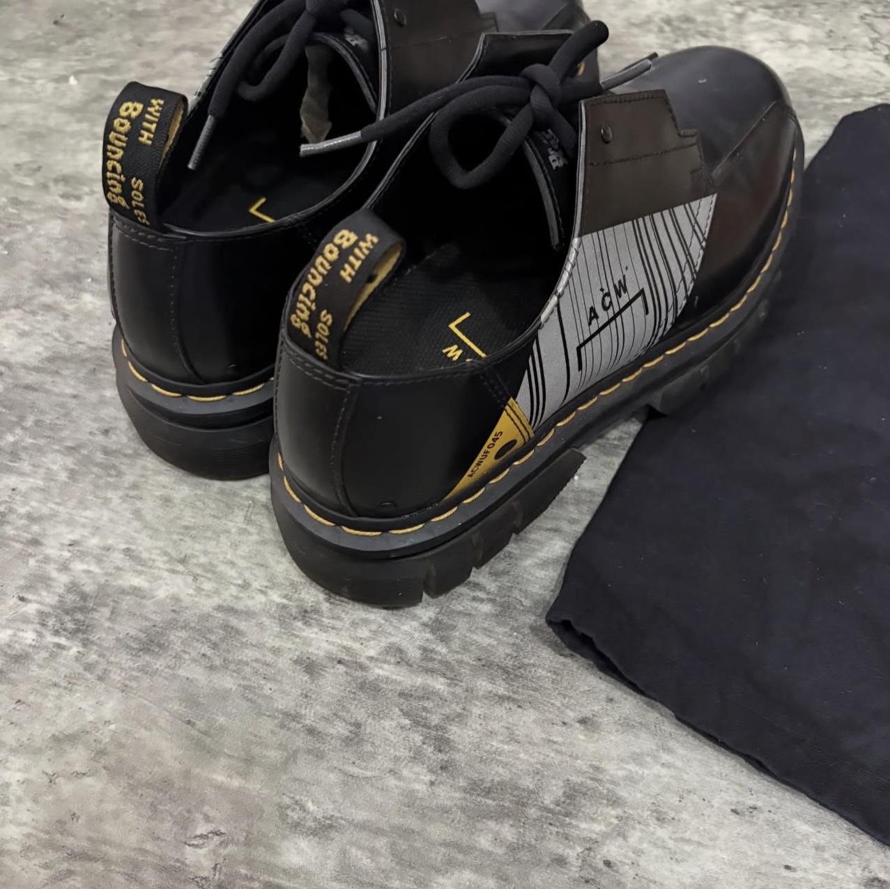 Dr. Martens x A-Cold-Wall 1460 Bex Neoteric Black, Dr. Martens x A-Cold-Wall 1461 Bex Neoteric Black 착용 스타일 - 3