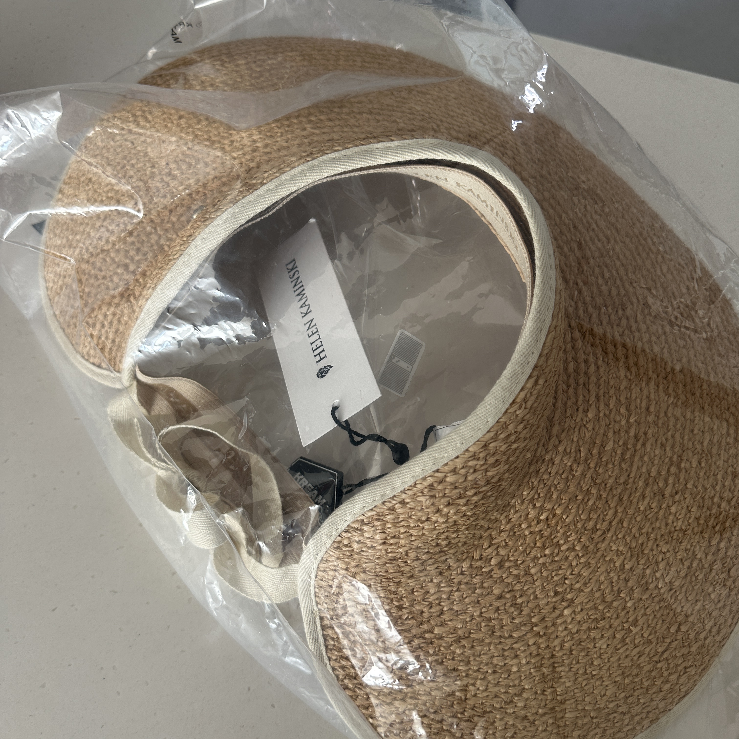 (W) Helen Kaminski Mai Natural Sand 착용 스타일