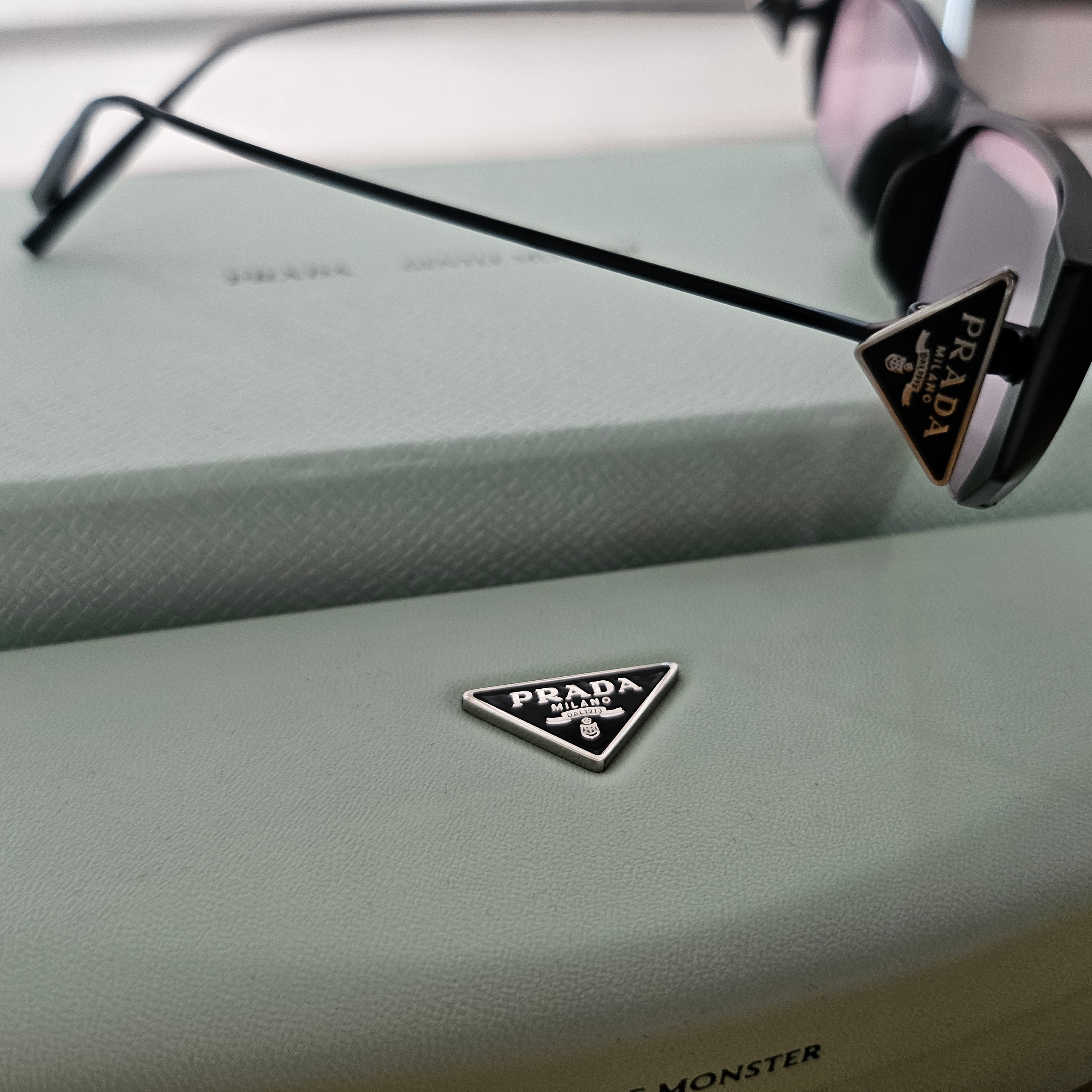 Gentle Monster x Prada 2 M01(V) Black Pink, Gentle Monster x Maison Margiela MM218 Silver Clear 착용 스타일 - 2