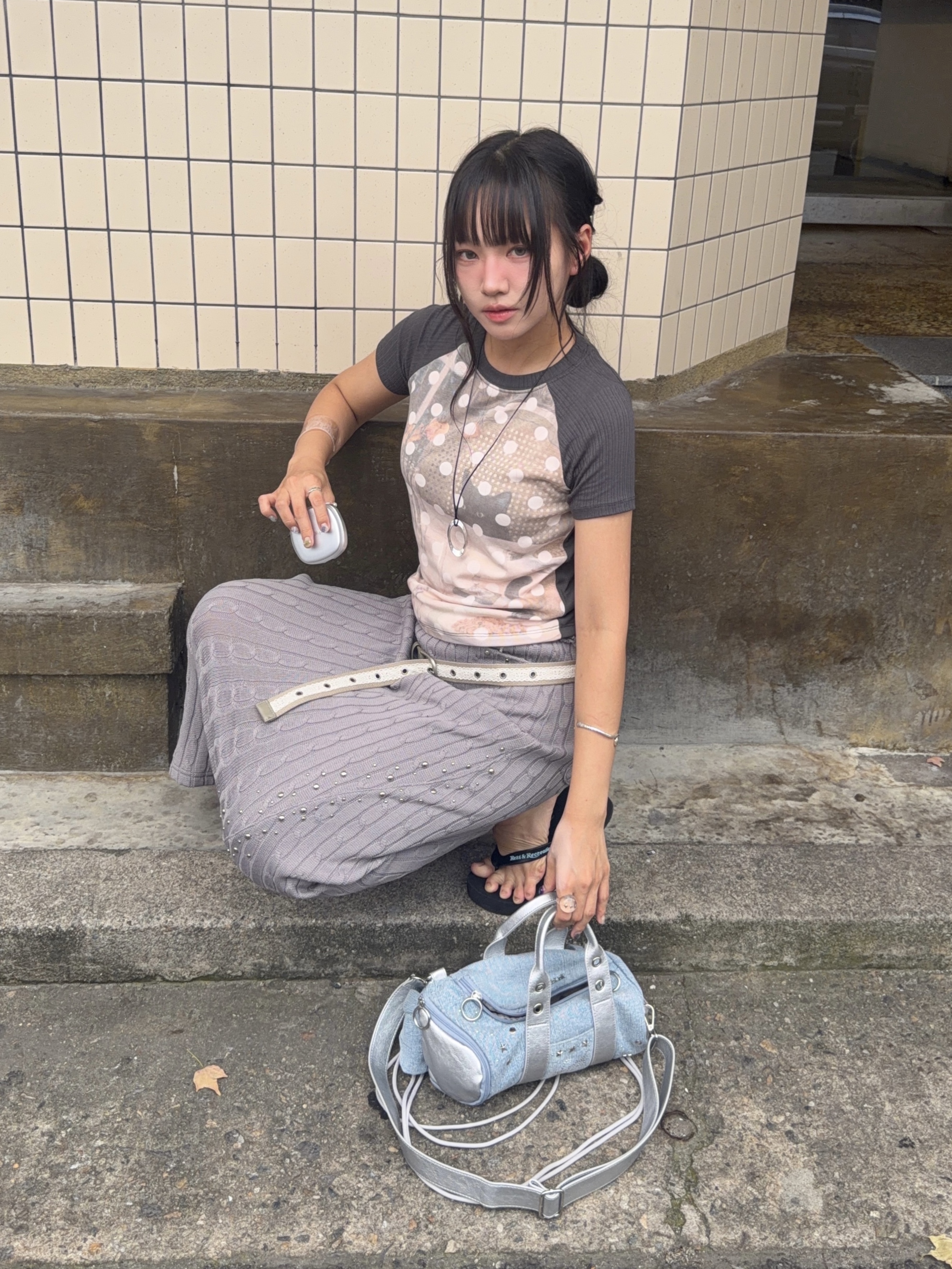 UnsteadyMarket Printed Raglan Tee_Charcoal grey, MILLO WOMEN Contour Circle Necklace Silver 착용 스타일 - 2