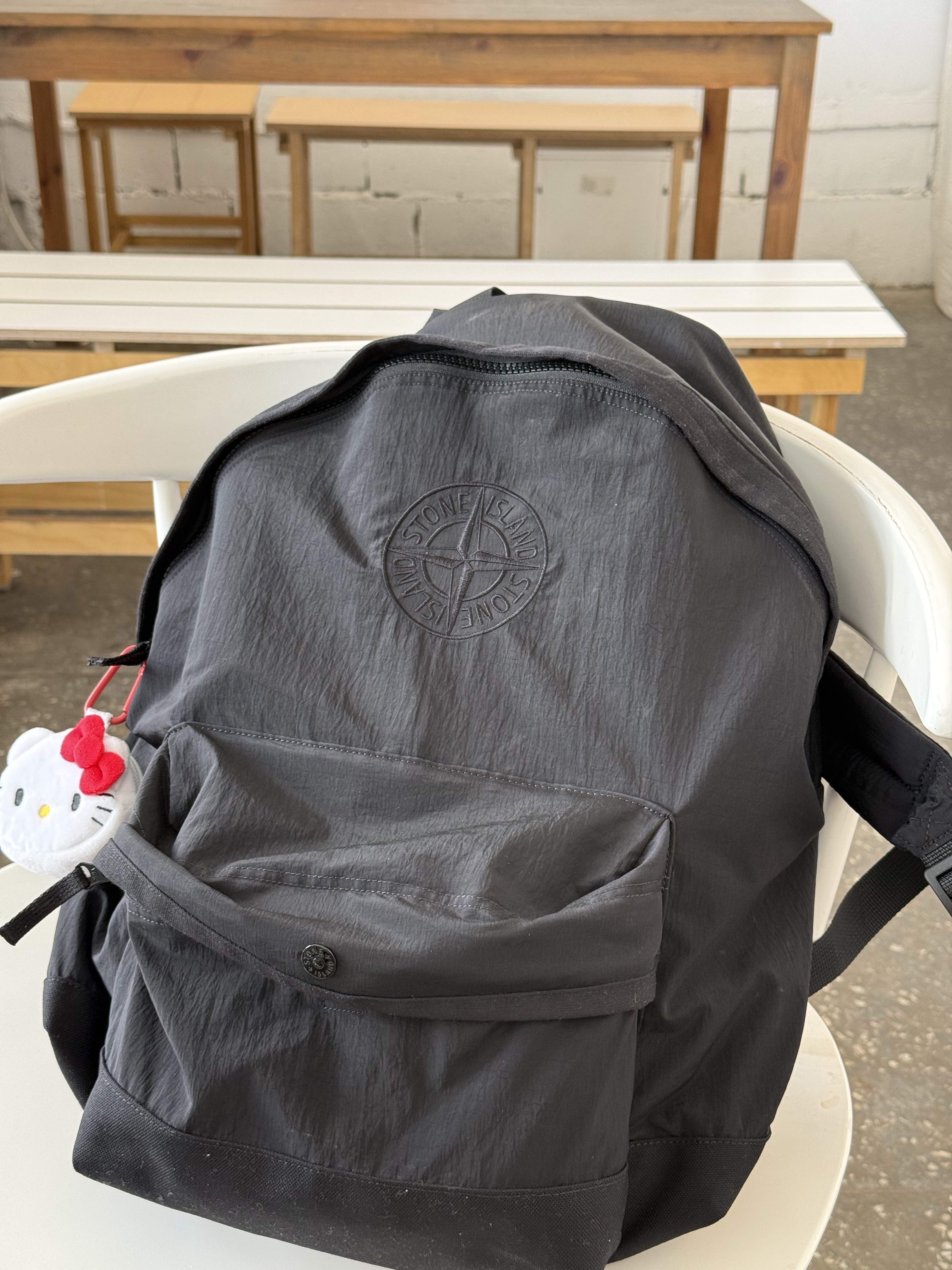 (Kids) Stone Island 9200002 Nylon Metal in Econyl Backpack with Padded Straps and Pockets Black - 25FW 착용 스타일 - 2