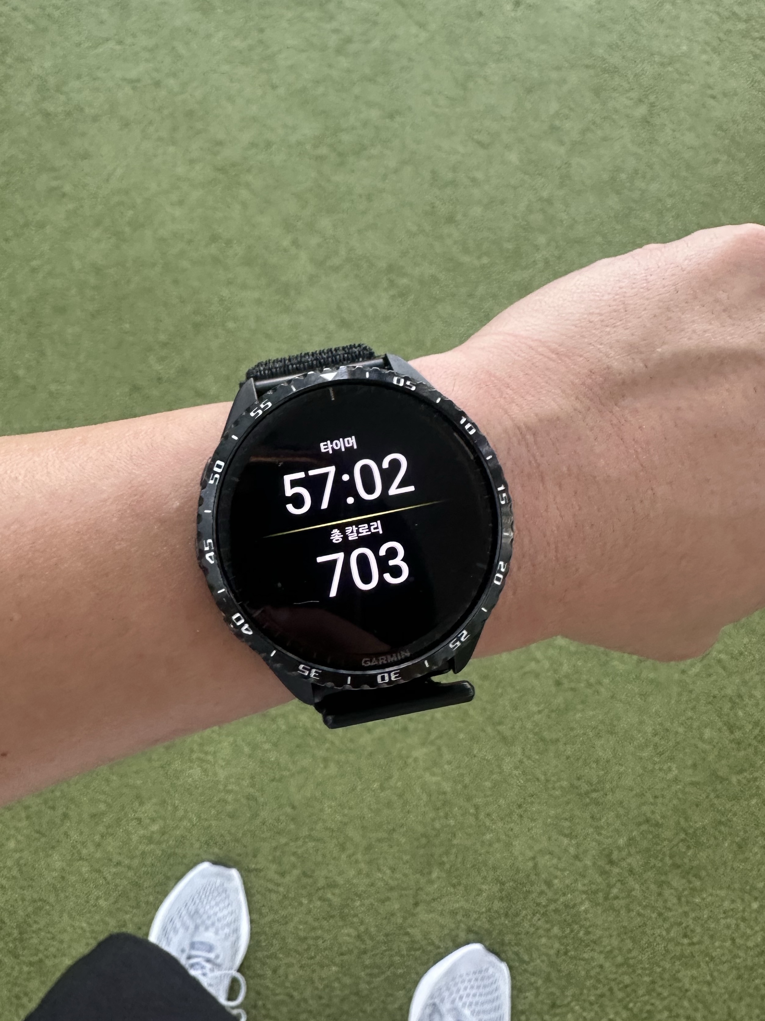 EOU TIEDYE SL001 Grey, [10% 적립] Garmin Forerunner 965 GPS Black (WiFi) 착용 스타일 - 2