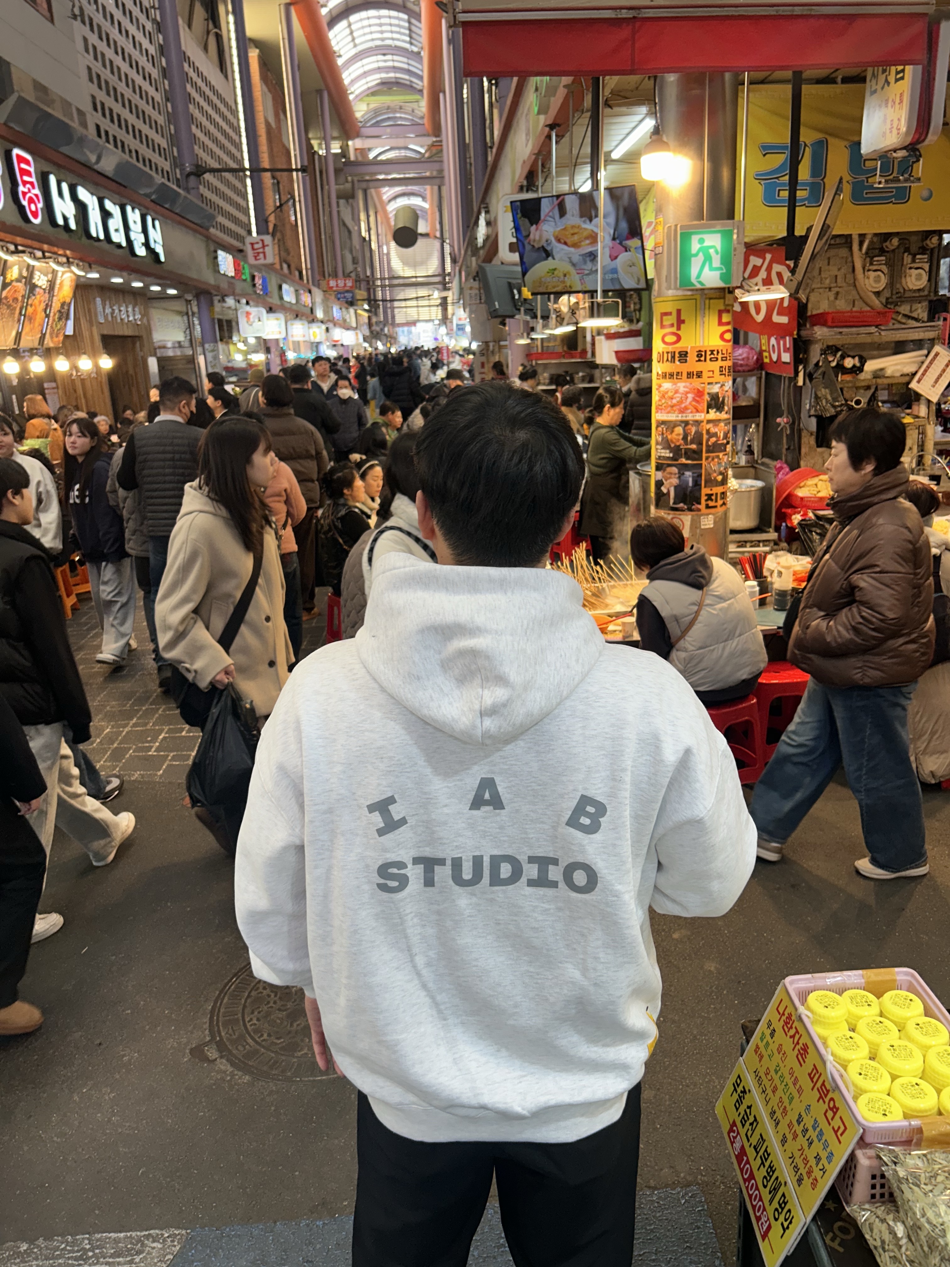 IAB Studio Hoodie Light Gray 착용 스타일 - 2