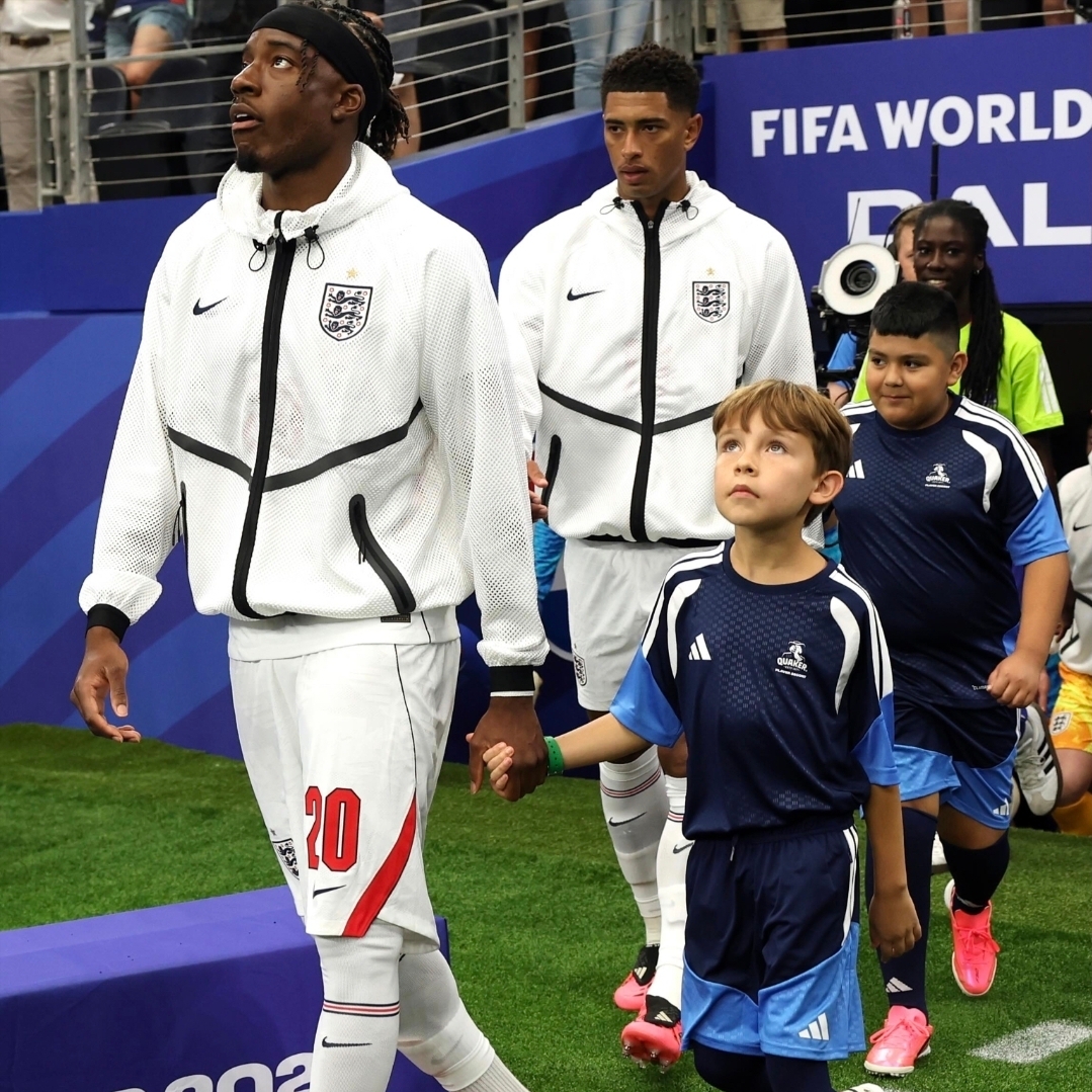 Nike England Dri-Fit Soccer Anthem Jacket White Black (IH1761-100) (Non Marking Ver.) 착용 스타일