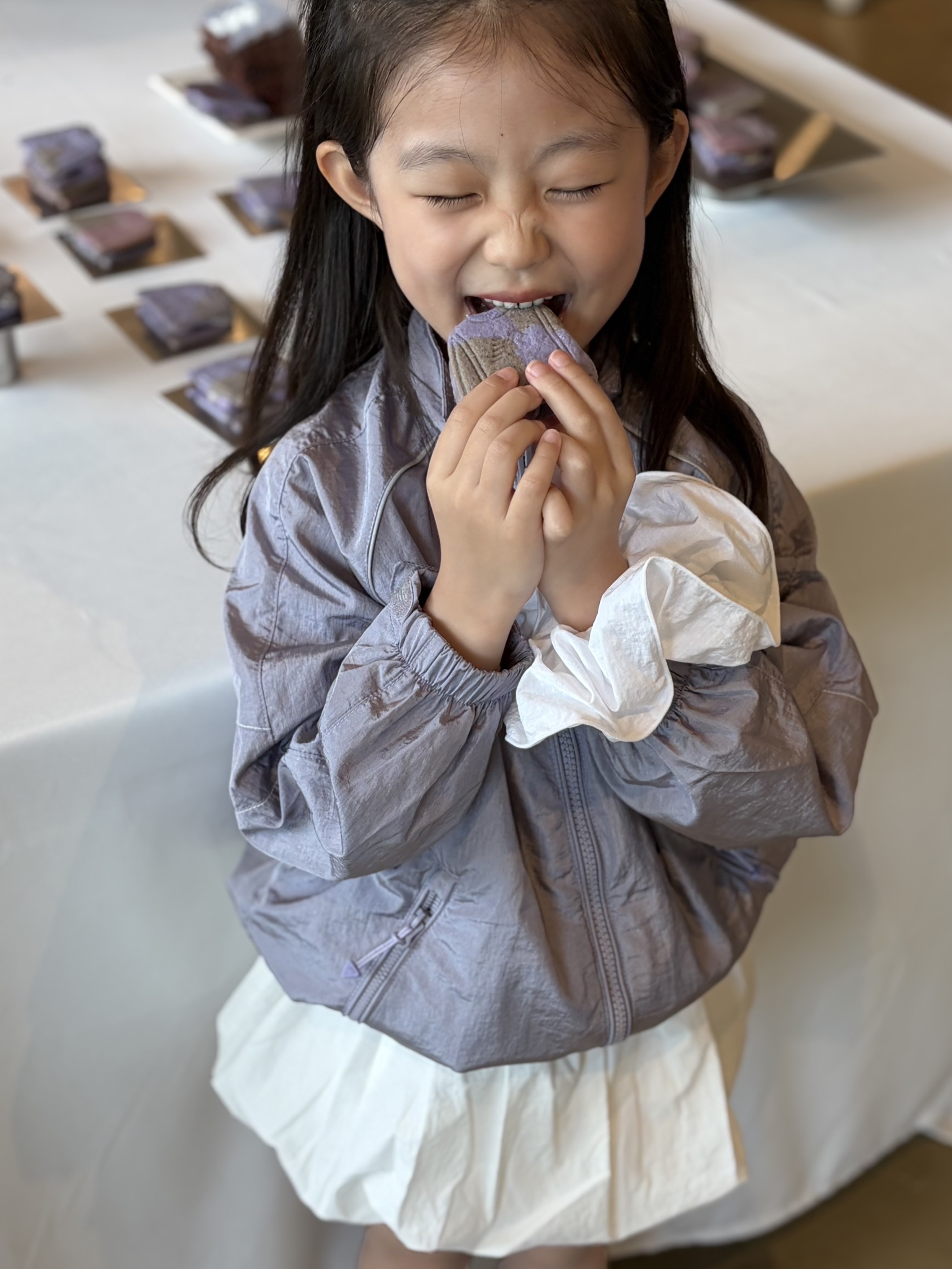 (Kids) New Balance Air Glossy Windbreaker Purple 착용 스타일 - 6