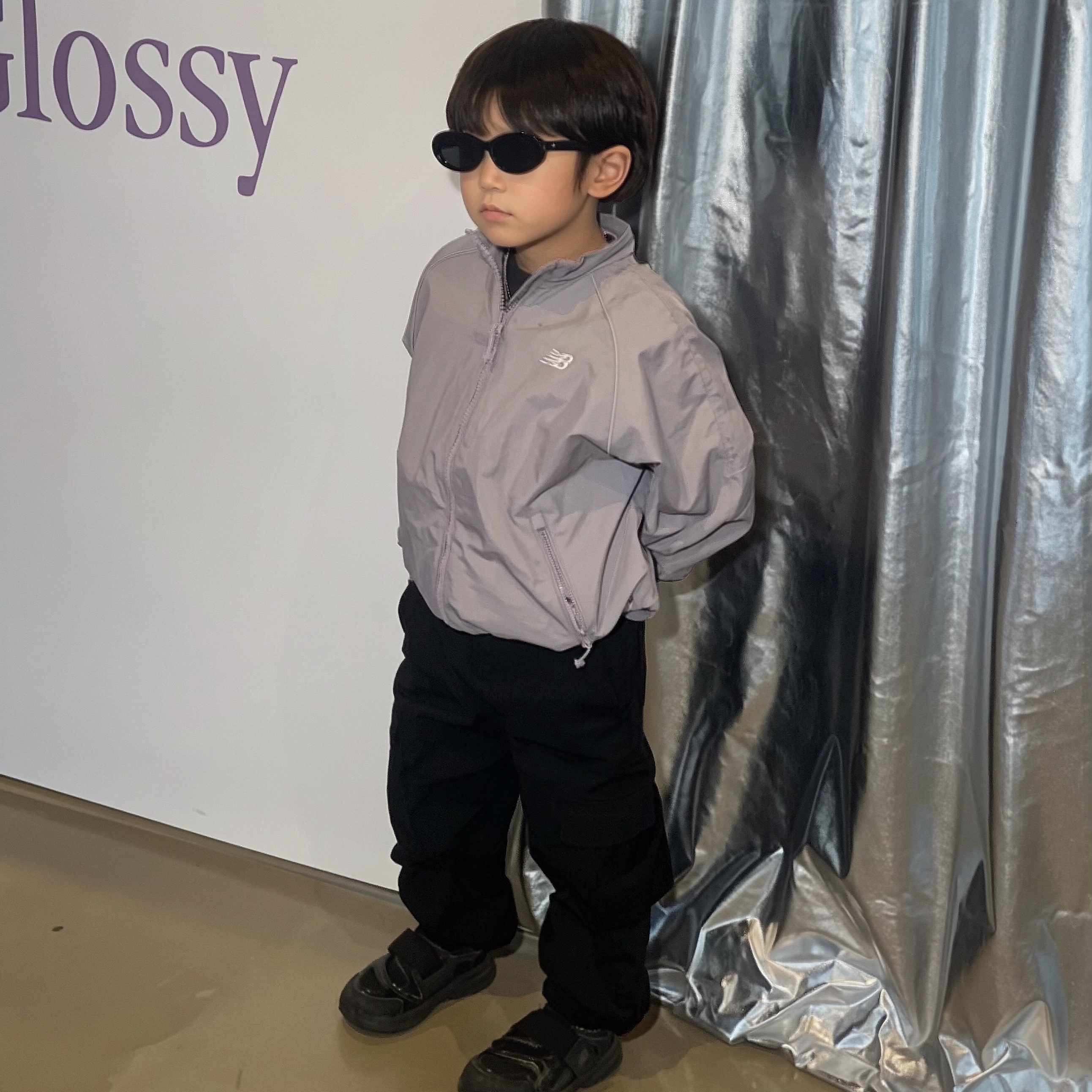 (Kids) New Balance Air Glossy Windbreaker Purple 착용 스타일 - 1