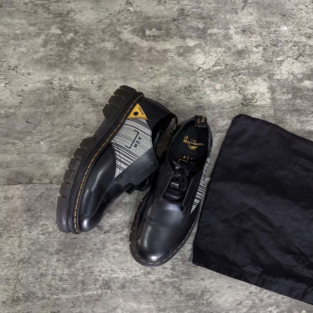 Dr. Martens x A-Cold-Wall 1460 Bex Neoteric Black, Dr. Martens x A-Cold-Wall 1461 Bex Neoteric Black 착용 스타일 - 1