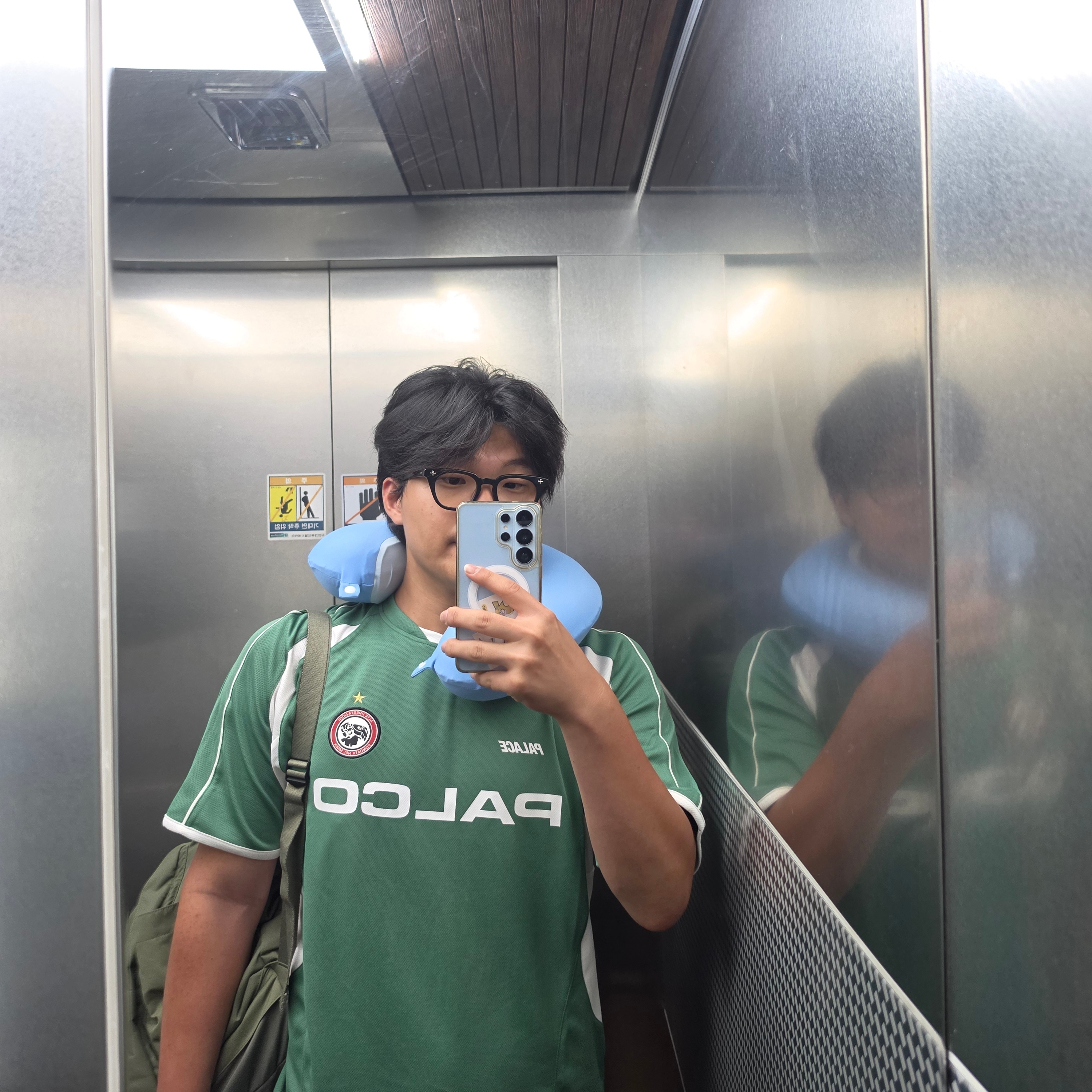 Palace Pro Team Palco Jersey Green - 25SS, Palace x The North Face Purple Label Mountain Wind Backpack Sage Green - 25FW 착용 스타일 - 1