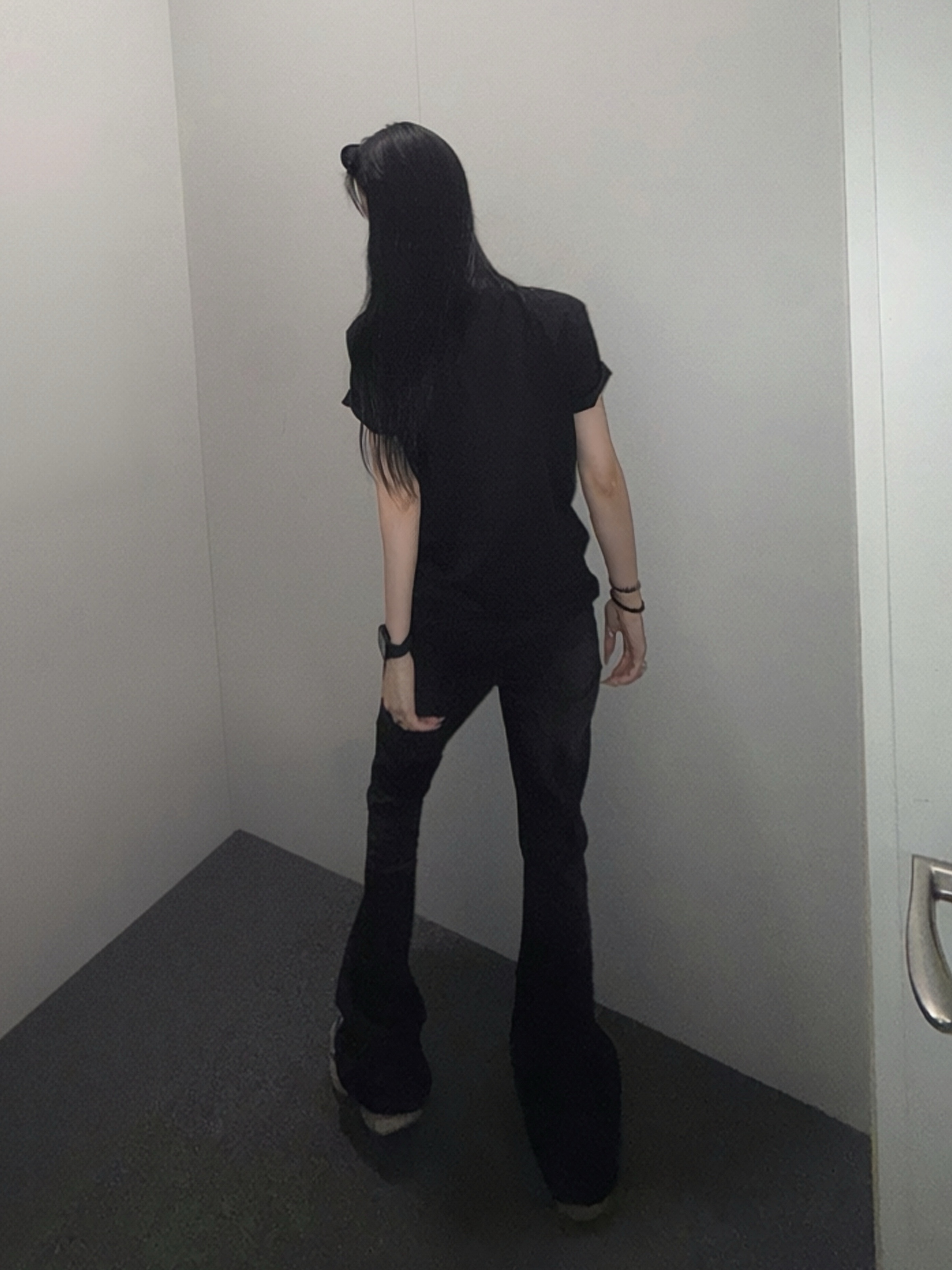 Undermycar Mu.114 Original Logo Washed Slim Flare Jeans Washed Black 착용 스타일 - 1