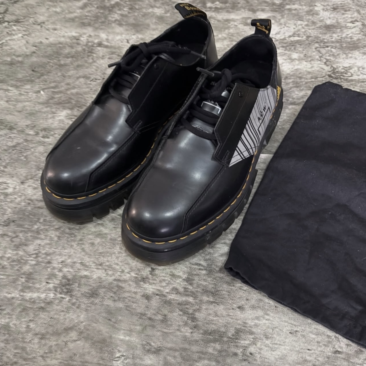 Dr. Martens x A-Cold-Wall 1460 Bex Neoteric Black, Dr. Martens x A-Cold-Wall 1461 Bex Neoteric Black 착용 스타일 - 2