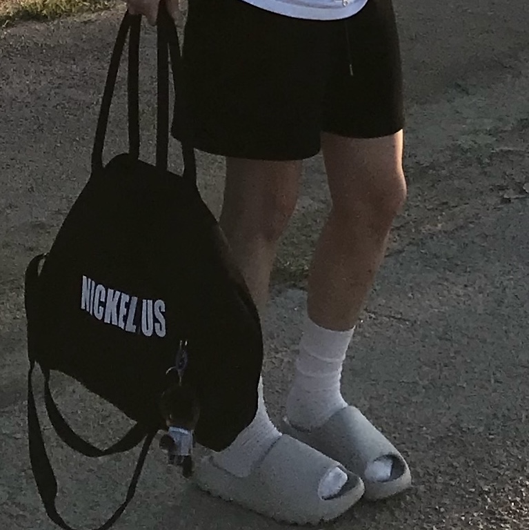 NICKELHOUSE OVERSIZE TOTE BAG, Adidas Yeezy Slide Bone 착용 스타일 - 1