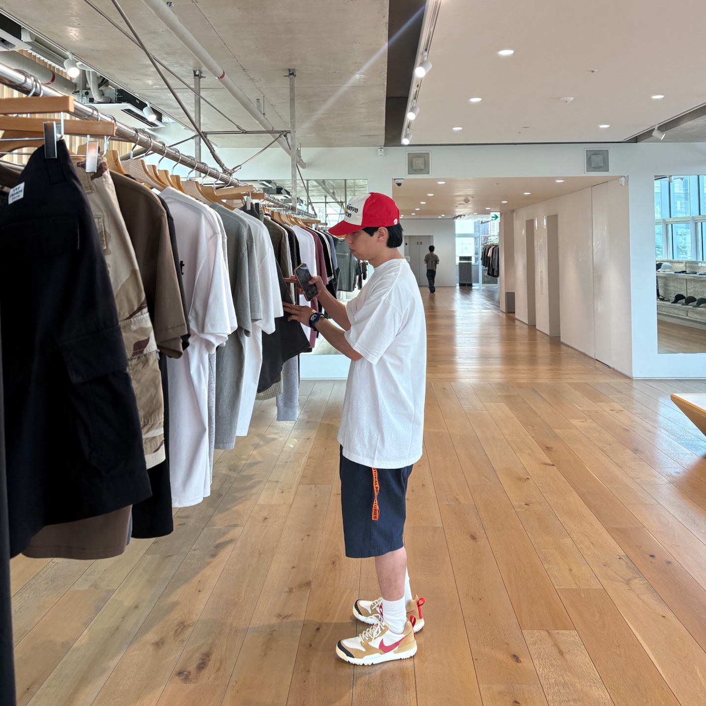 Nike x Tom Sachs Mars Yard Shoe 3.0 Space Camp, Peaceminusone x Verdy 5 Panel Ball Cap Red 착용 스타일 - 1