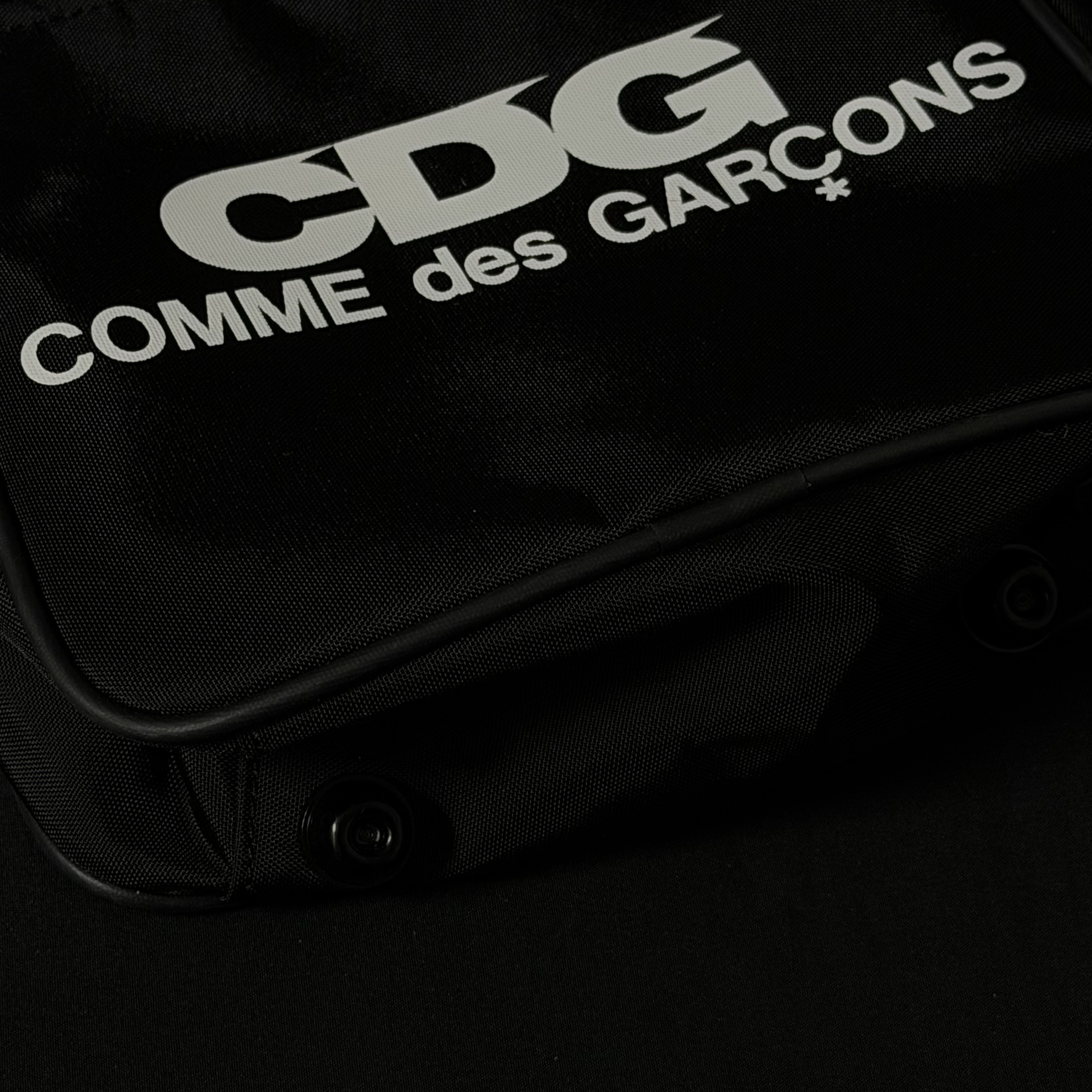 CDG Shoulder Bag Black 착용 스타일