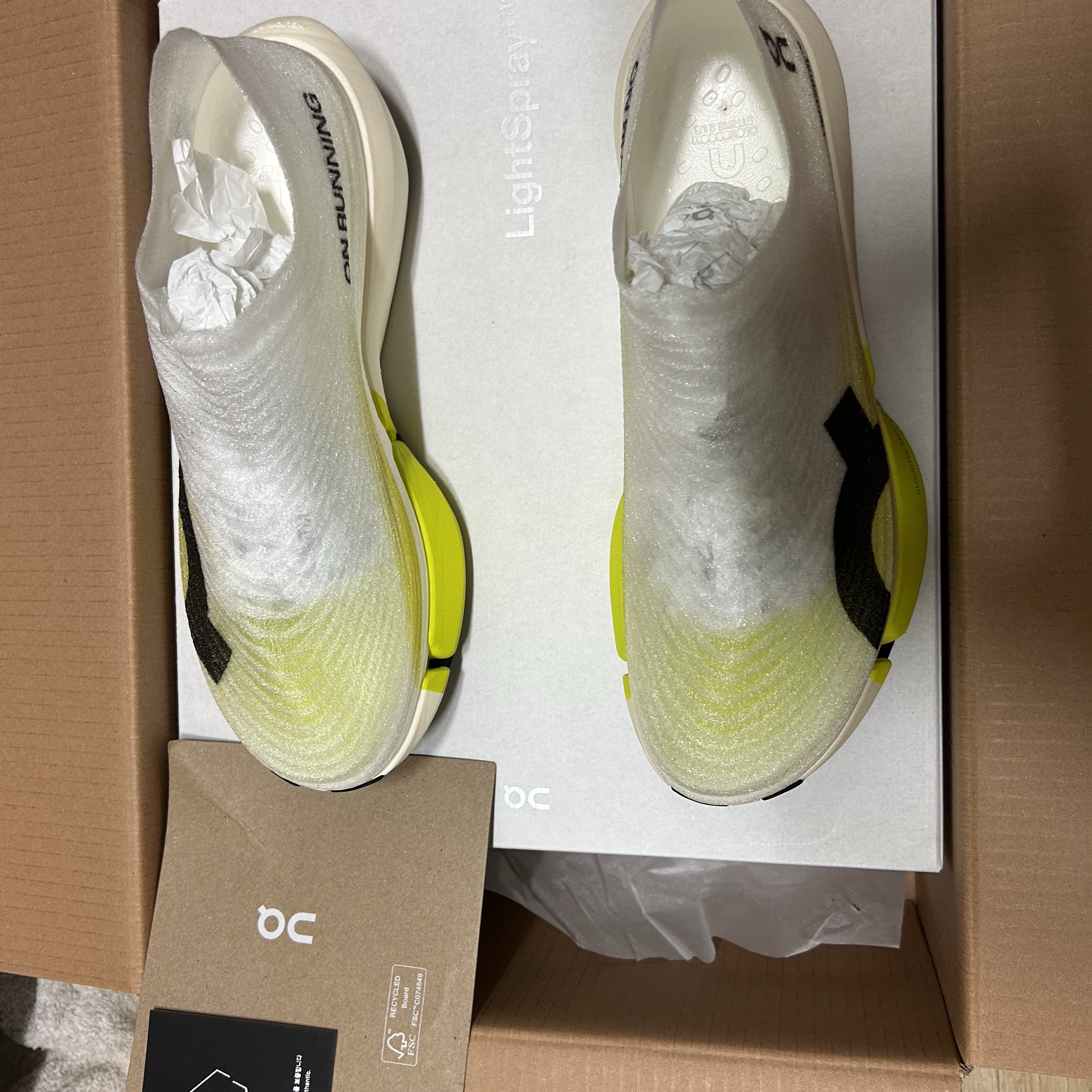 On Running LightSpray Cloudboom Strike 2 White Lime 착용 스타일 - 4