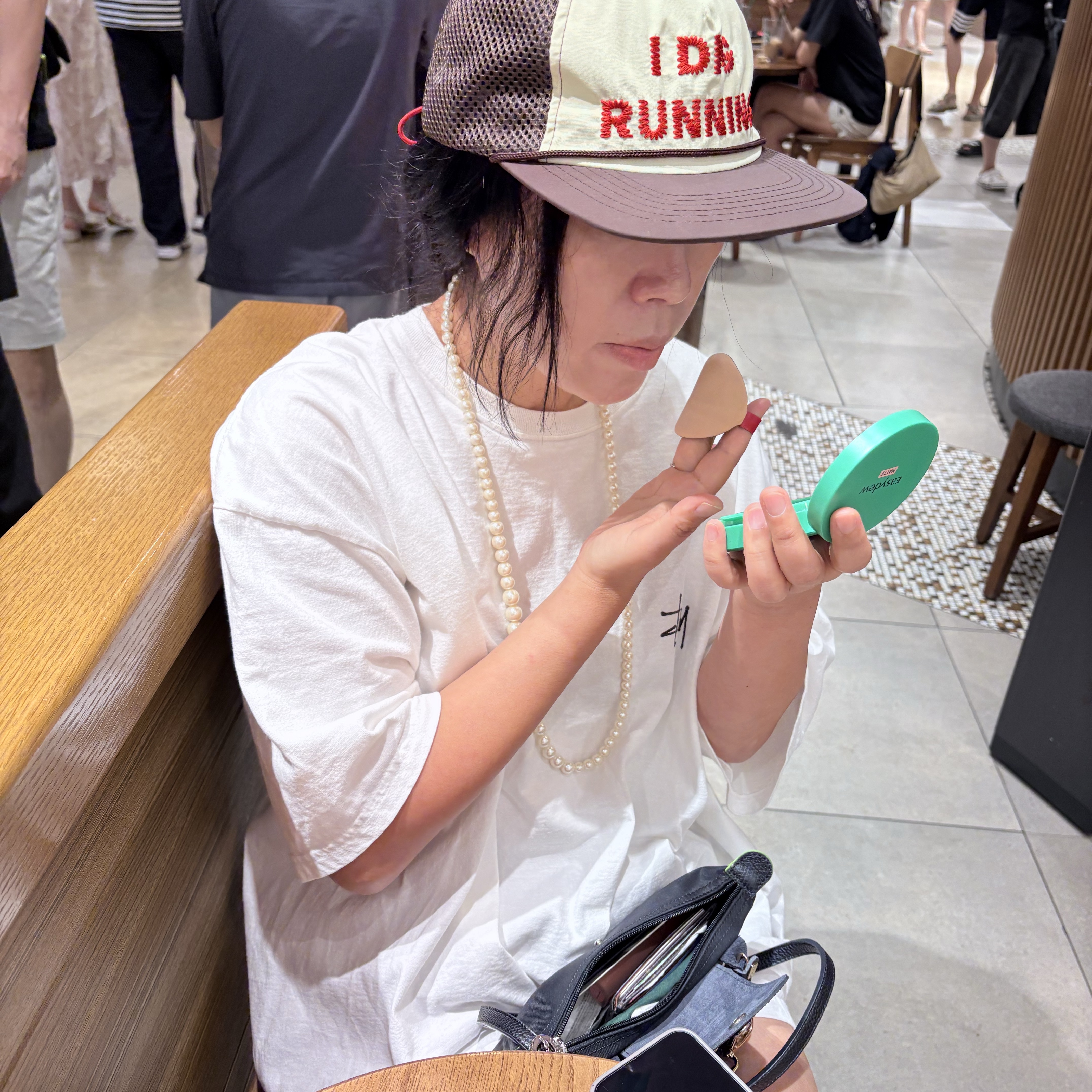 Alex Zono I Dig Running Trucker Hat OG Brown 착용 스타일