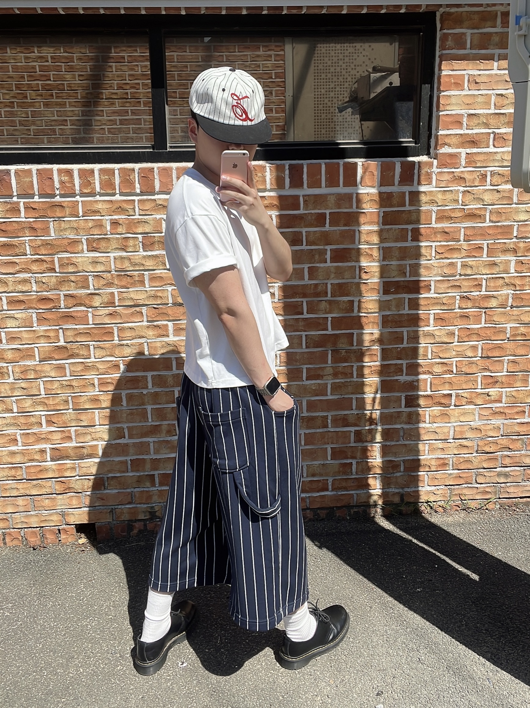 ersco Stripe Wave Logo Cap Black, Dr. Martens 1461 Smooth Black 착용 스타일 - 3