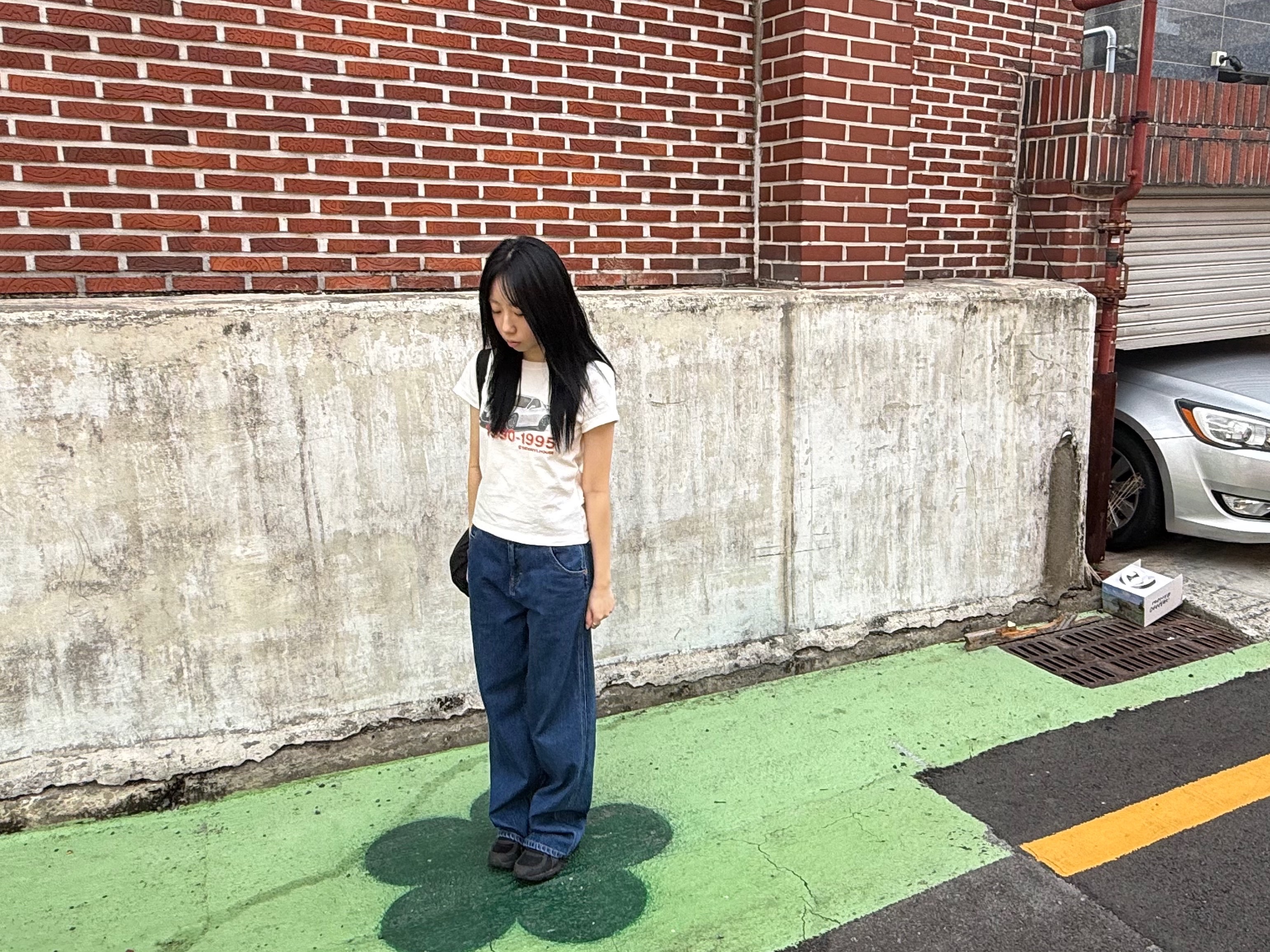 Thevinylhouse Old Car T-Shirt White, Asics Jog 100 S Black - 2E Wide 착용 스타일 - 2
