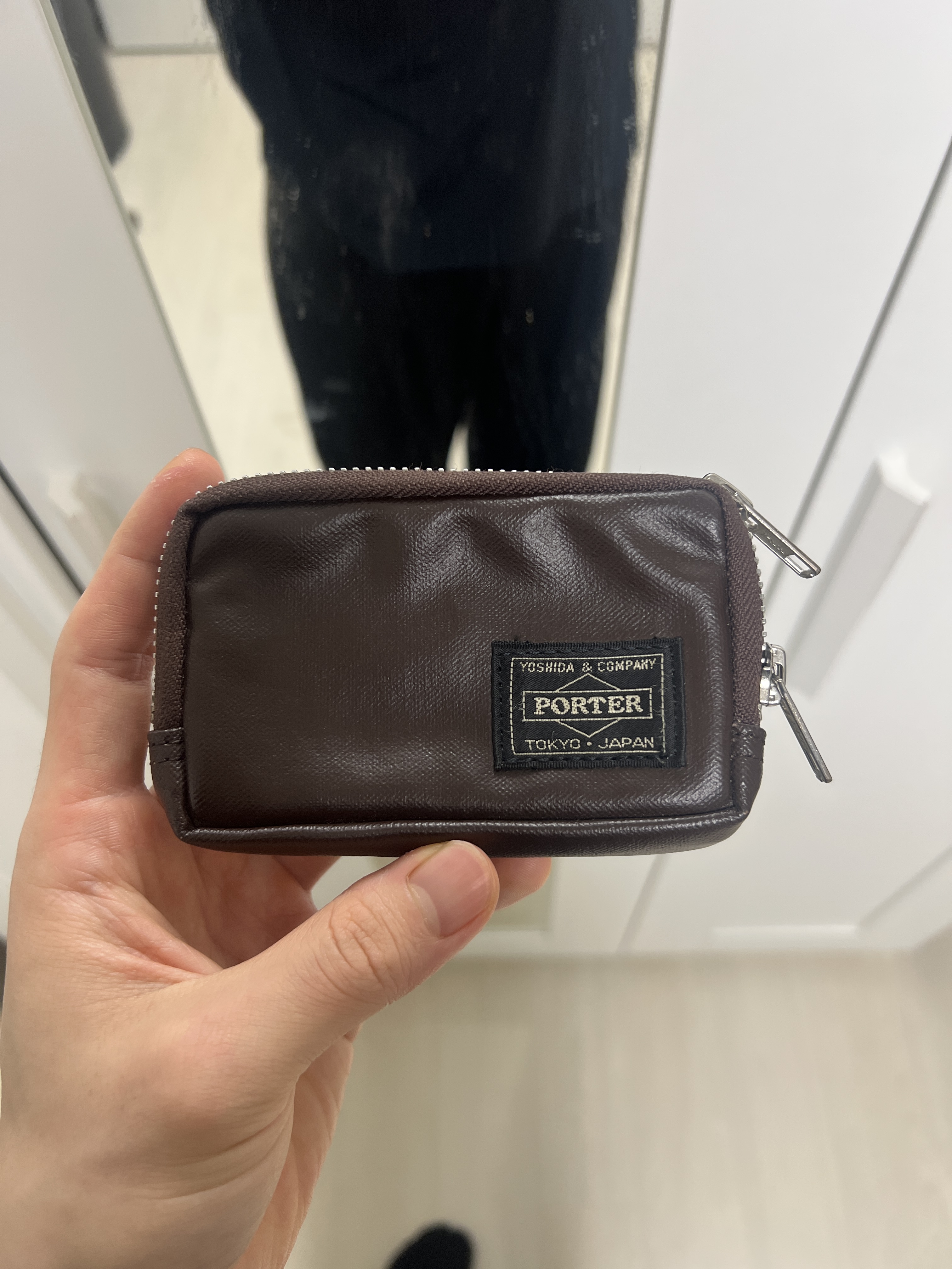 Porter Freestyle Multi Coin Case Brown 착용 스타일