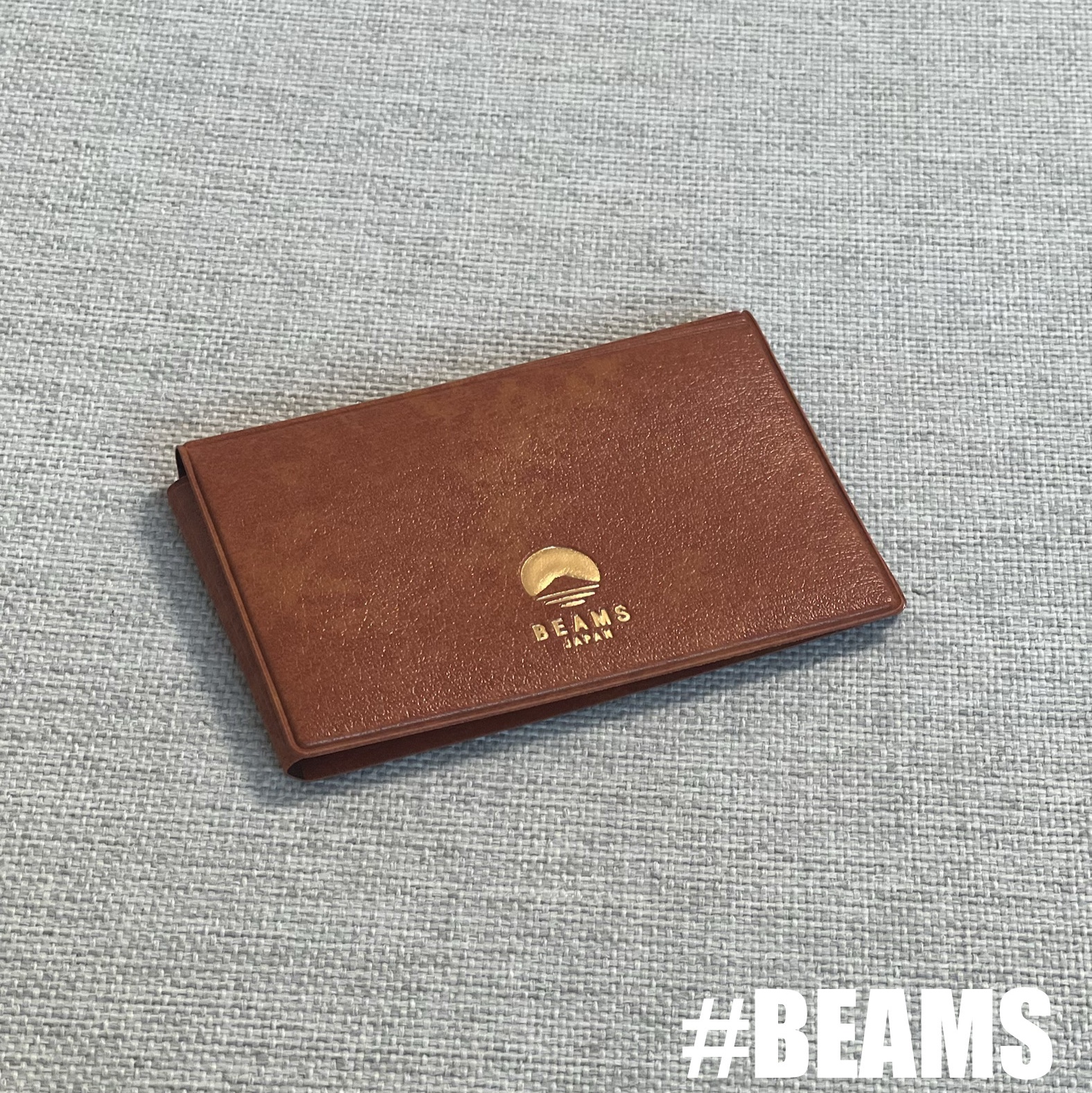 Beams x Hightide Special Order Pass & Card Case Brown 착용 스타일
