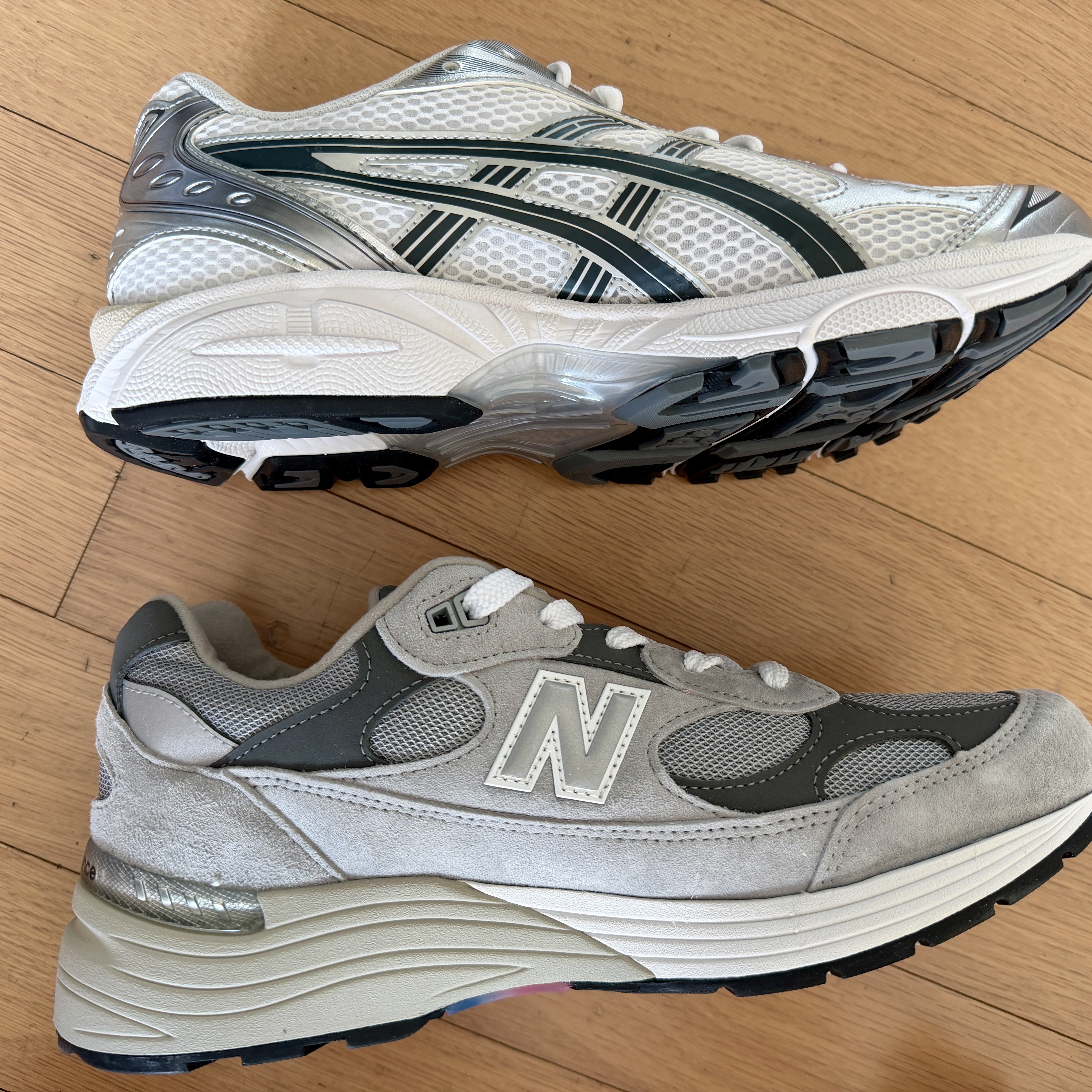 Asics Gel-Kayano 14 White Graphite Grey 착용 스타일 - 3