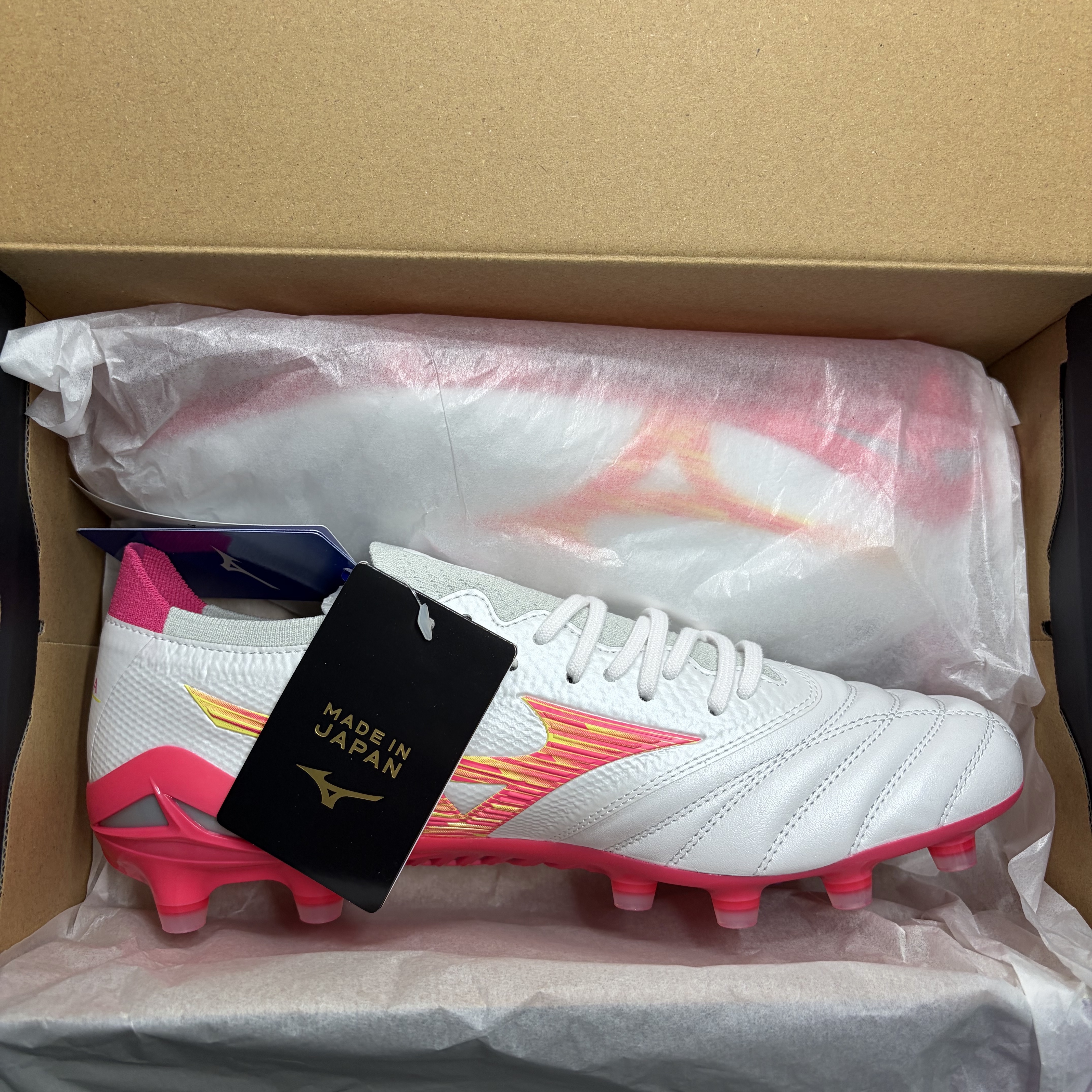 Mizuno Morelia Neo IV Beta Japan White Pink 착용 스타일