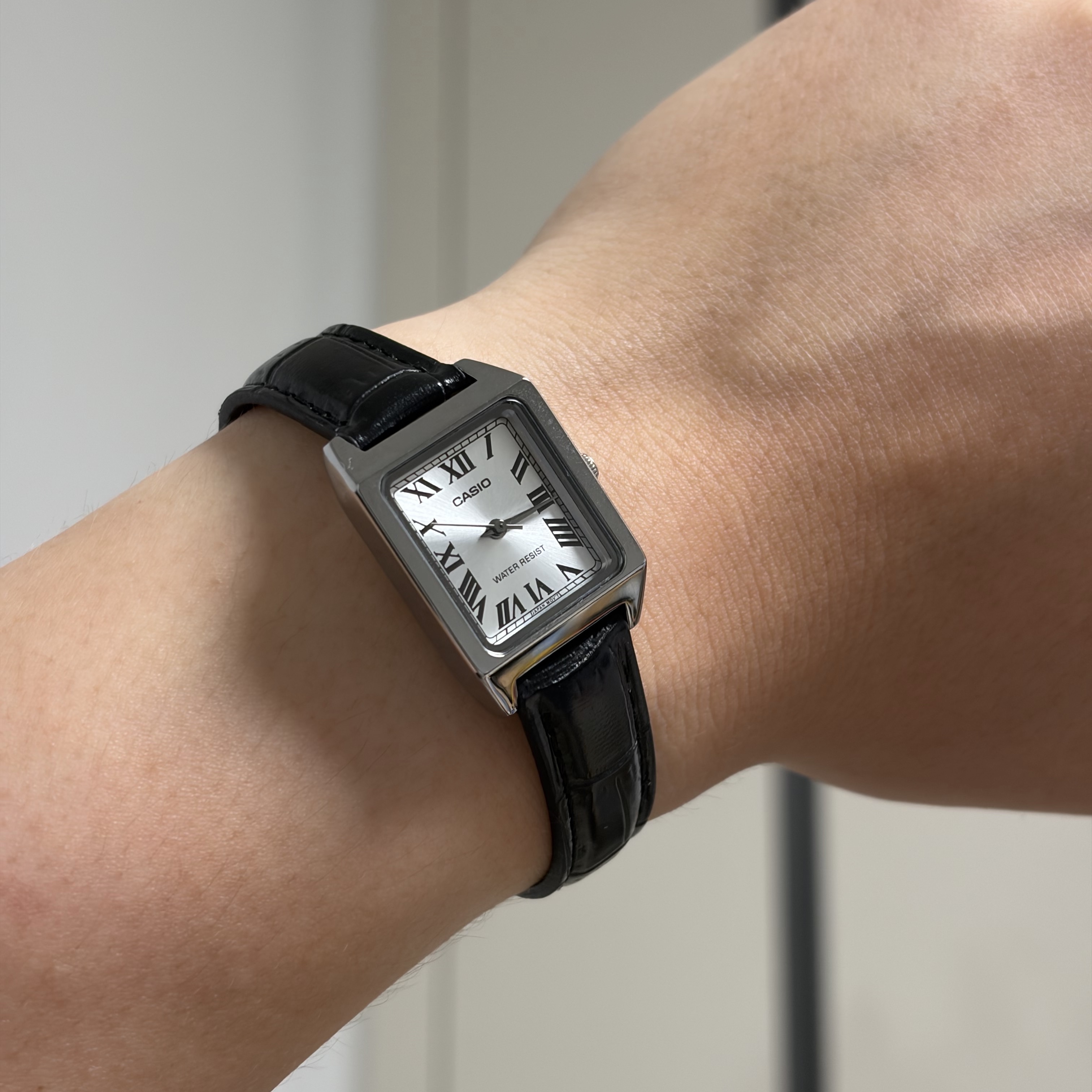 Casio LTP-V007L-7B1 착용 스타일