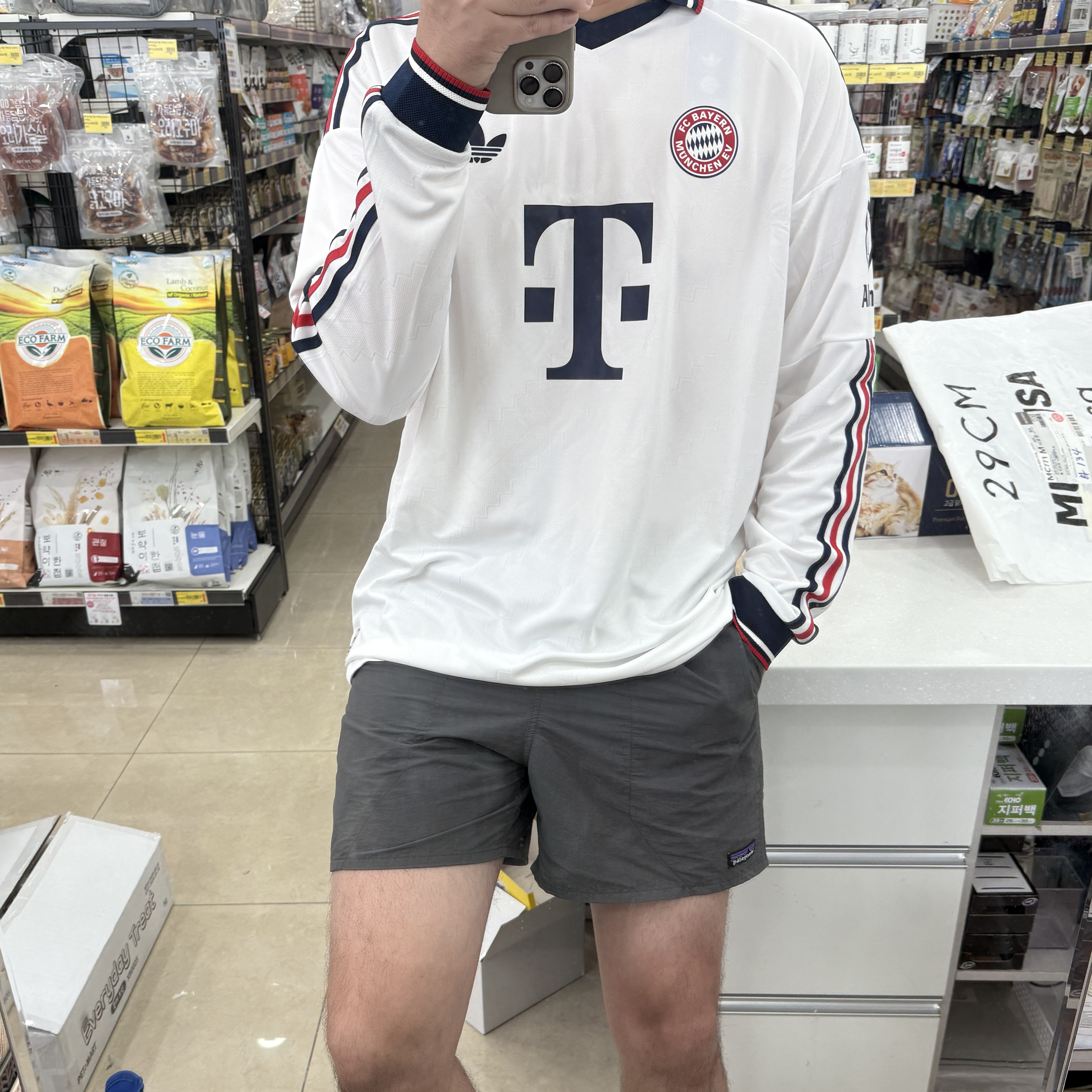 Adidas FC Bayern Munchen 2026/27 Away Authentic Long Sleeve Jersey White - KR Sizing (Non Marking Ver.) 착용 스타일
