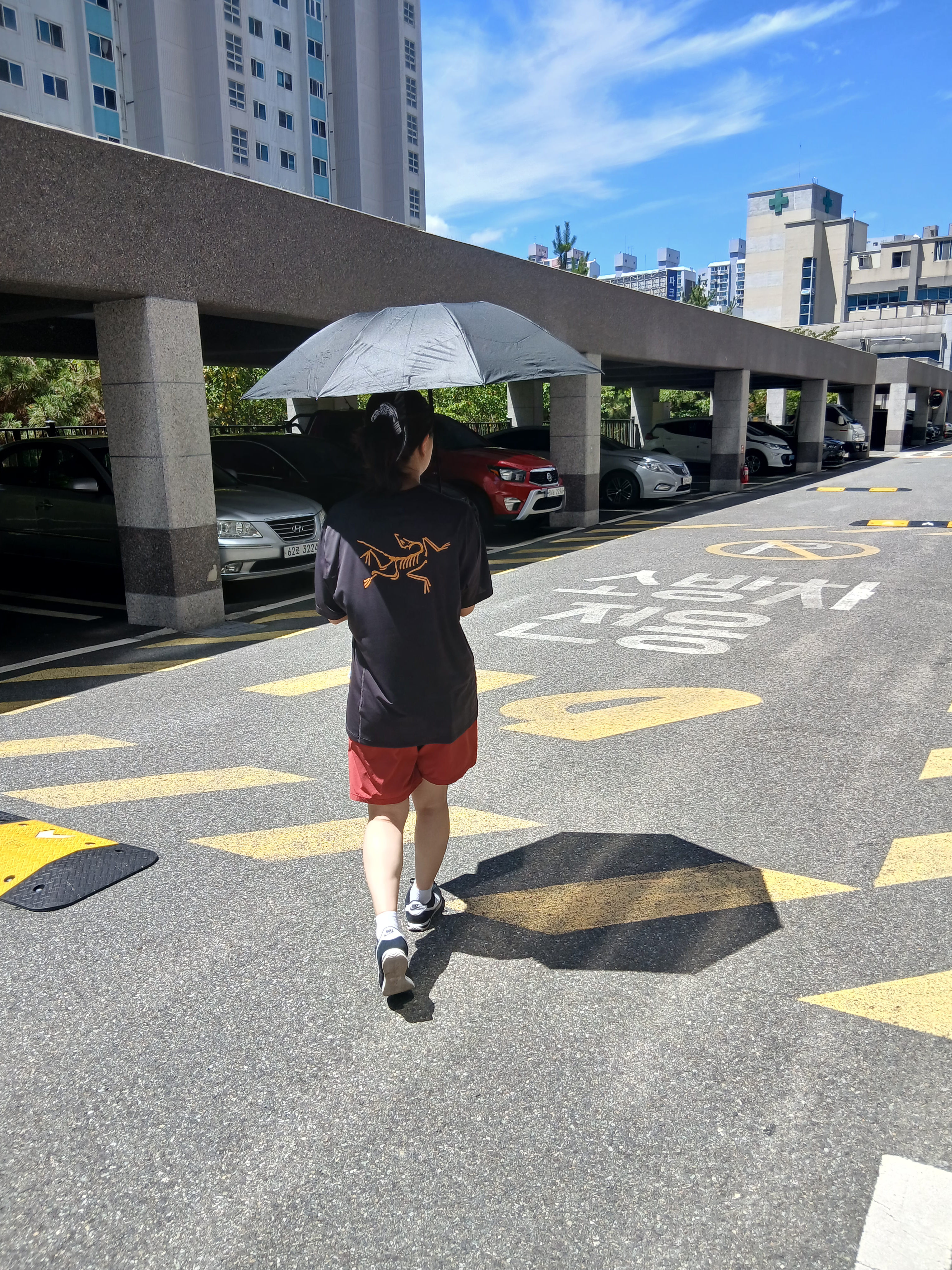 NUART STUDIO OYW UV Protection 3-Fold Auto Reverse Umbrella Black, DECATHLON Running Mid-Cut Socks 2 Pairs Fine Run 500 Ultra White 착용 스타일 - 2
