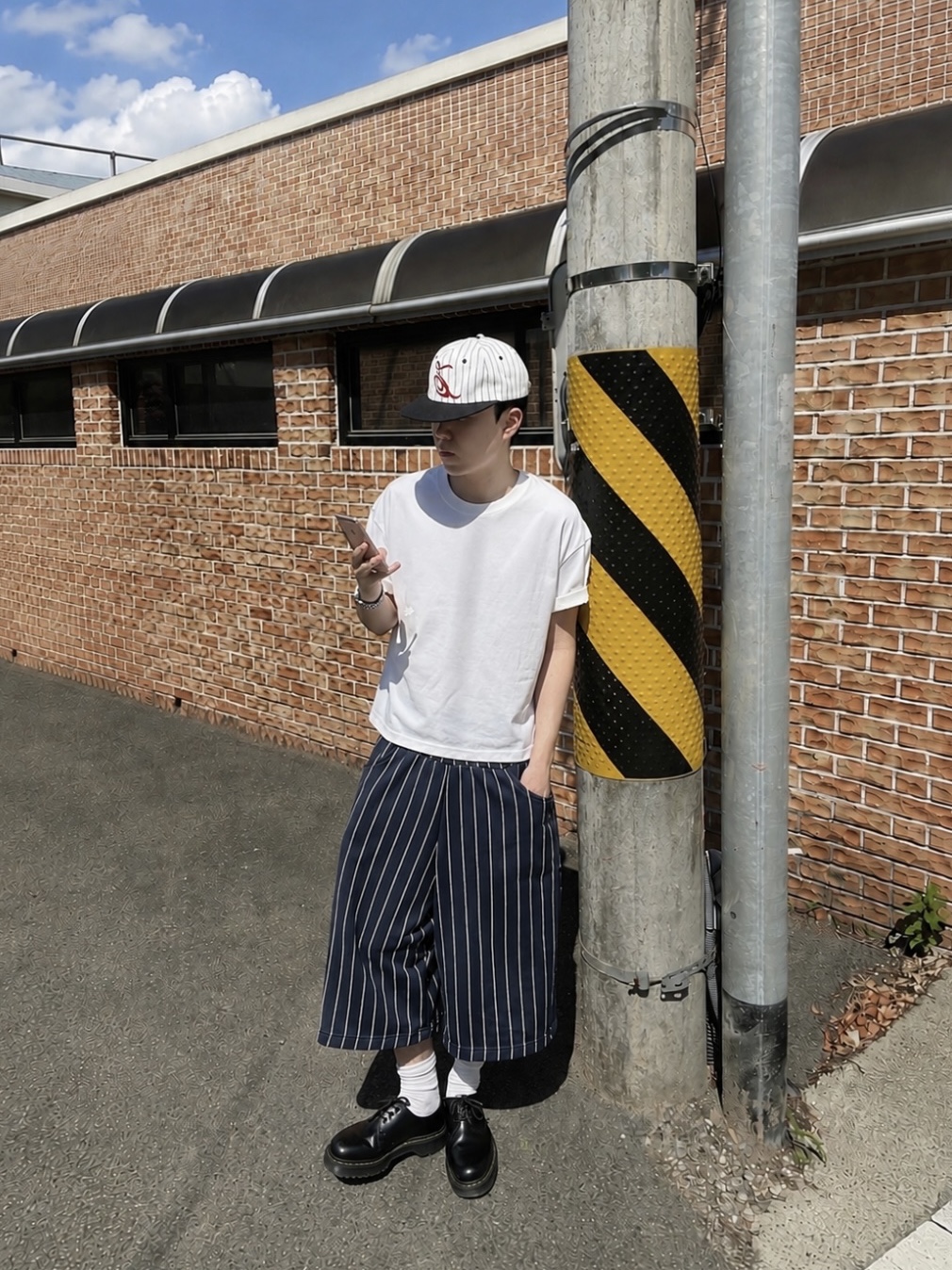 ersco Stripe Wave Logo Cap Black, Dr. Martens 1461 Smooth Black 착용 스타일 - 1