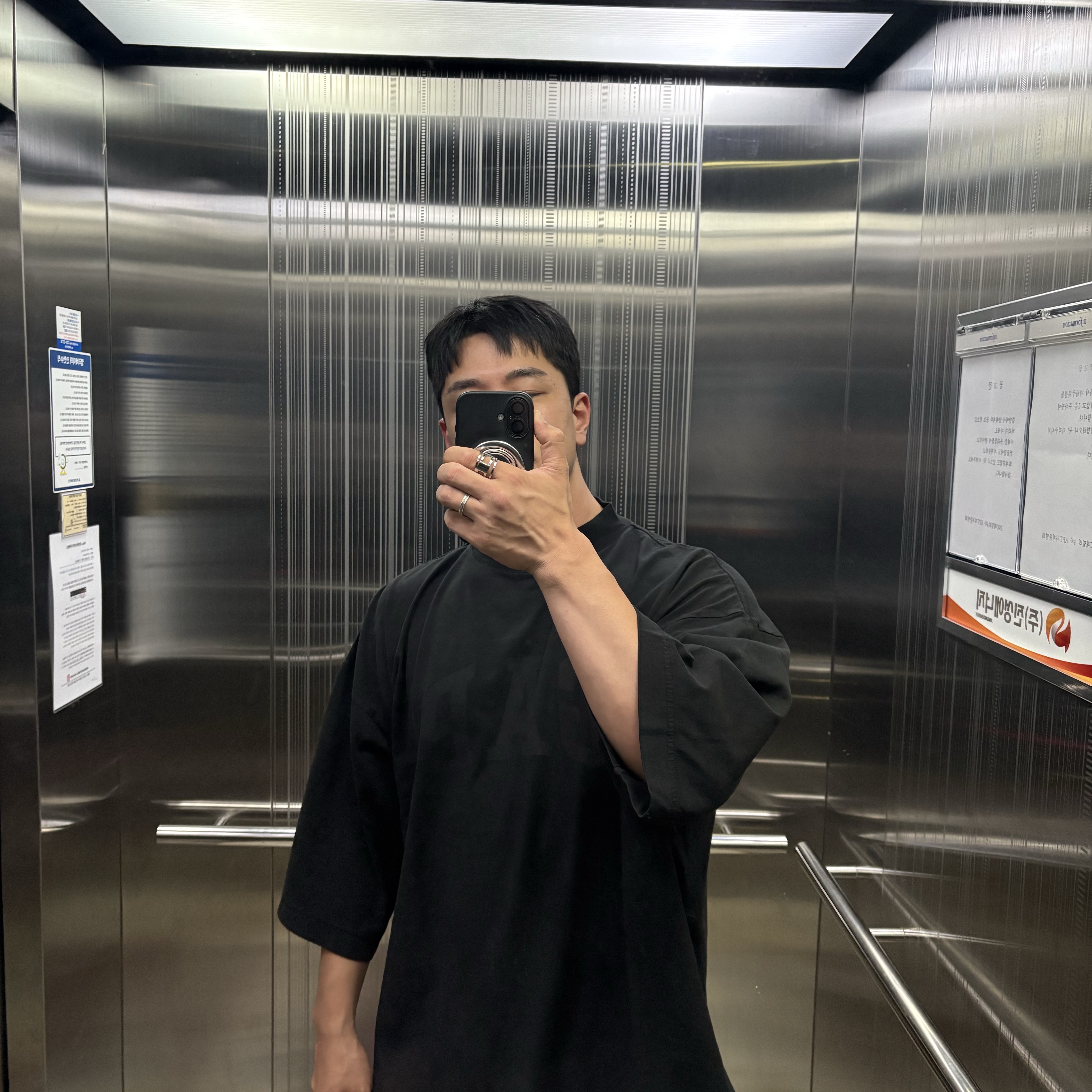 Yeezy Gap Engineered By Balenciaga Dove 3/4 Sleeve T-Shirt Black, Ader Error Goya Cap Noir 착용 스타일 - 1
