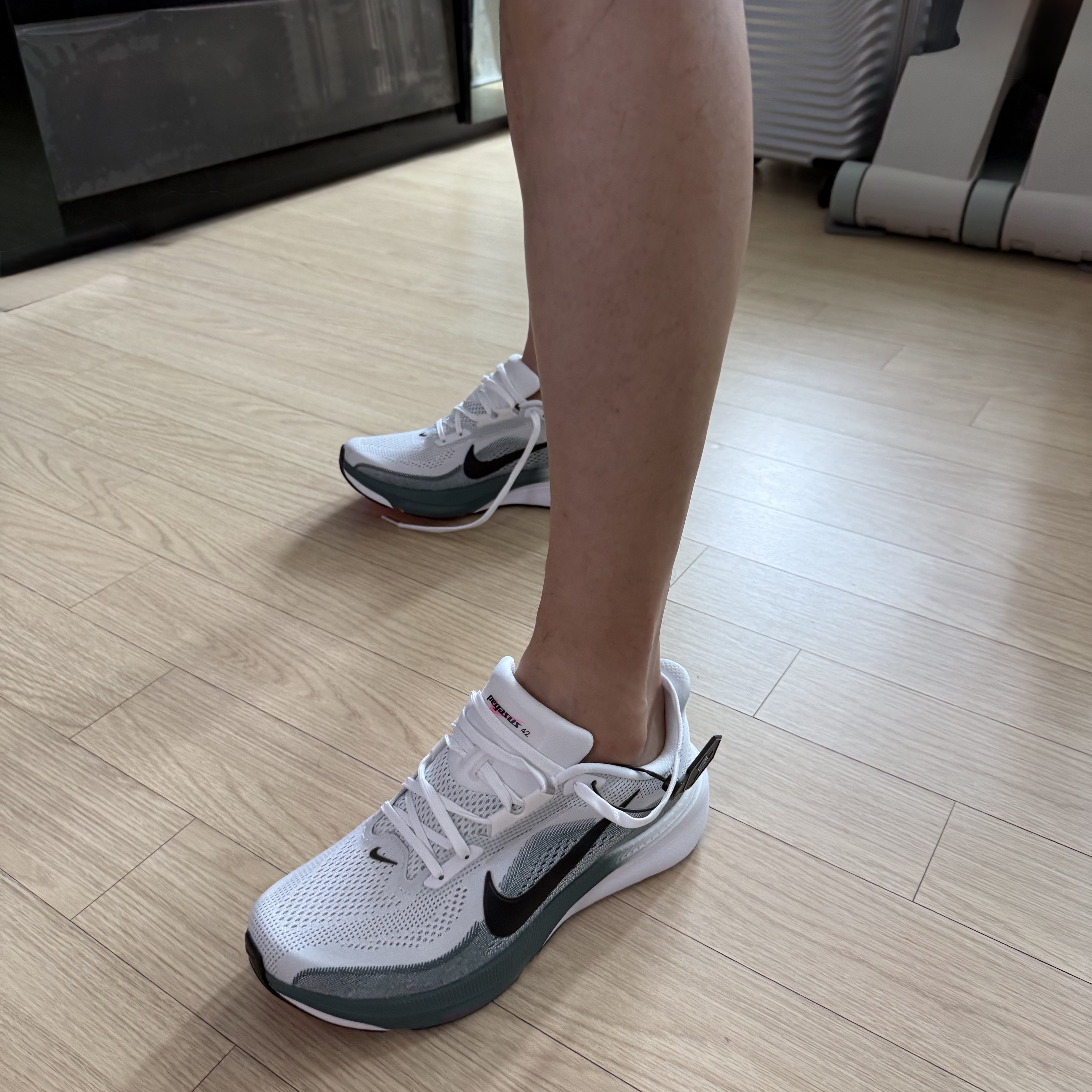 Nike Air Zoom Pegasus 42 White Mineral Slate 착용 스타일 - 1