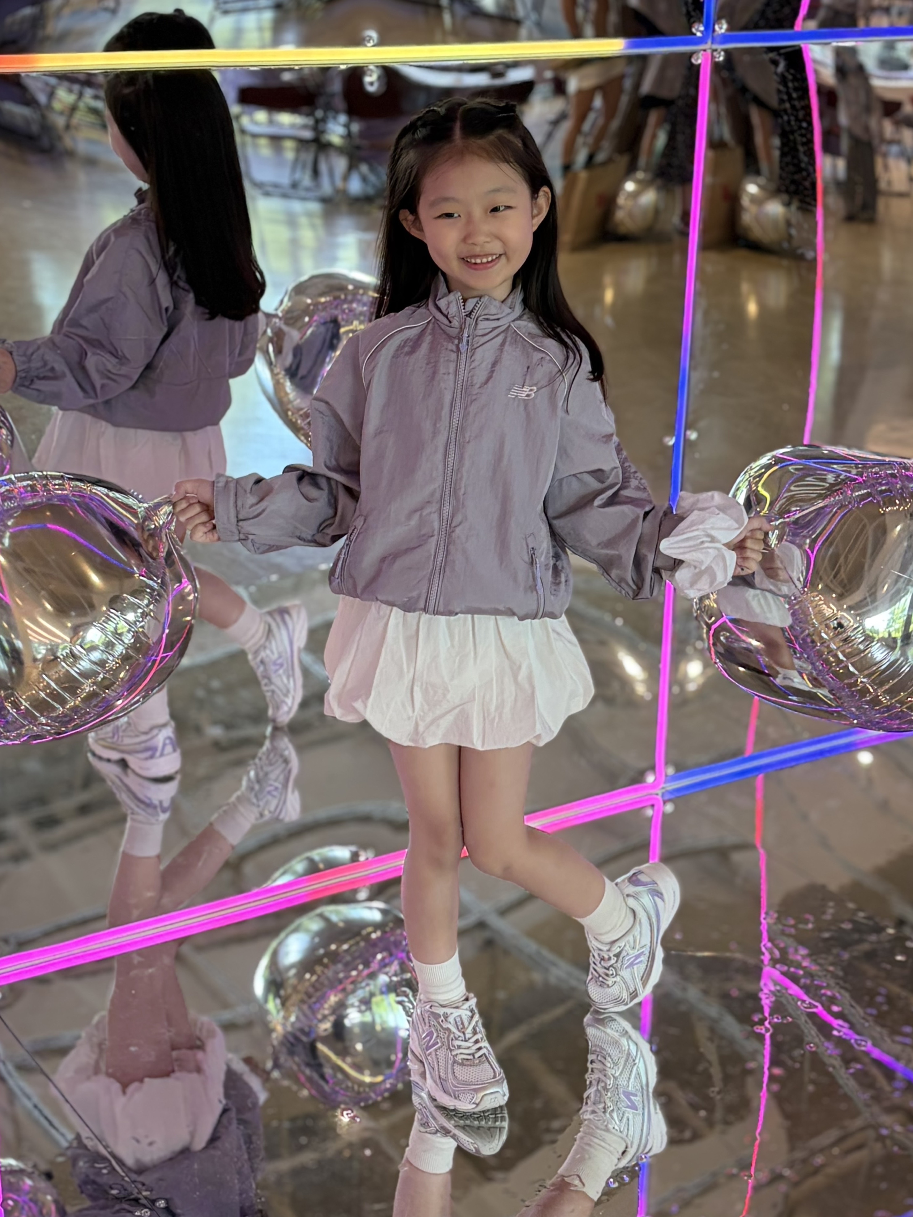 (Kids) New Balance Air Glossy Windbreaker Purple 착용 스타일 - 4
