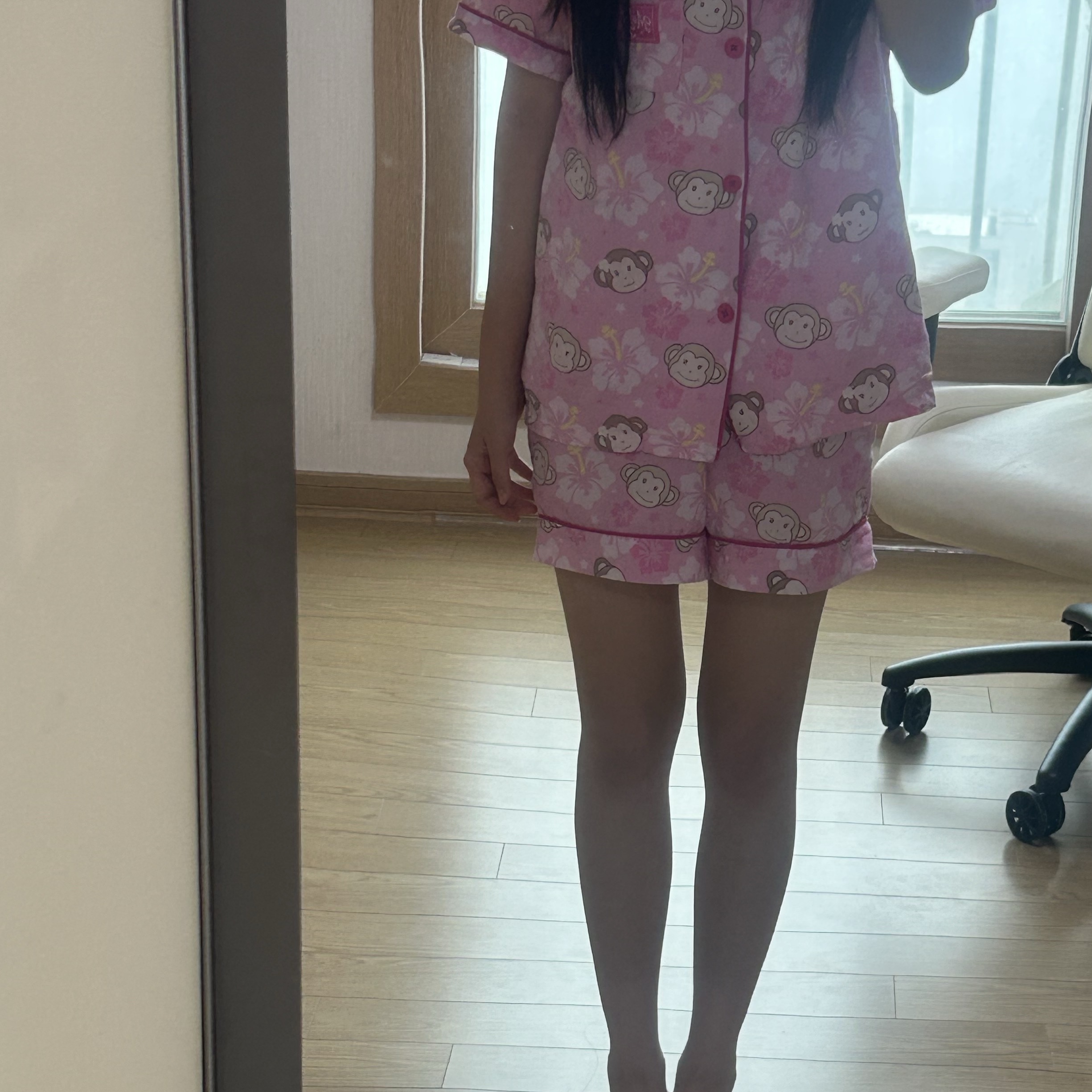 Spao x Mafavarchive Tropical Short Sleeve Pajama Pink 착용 스타일