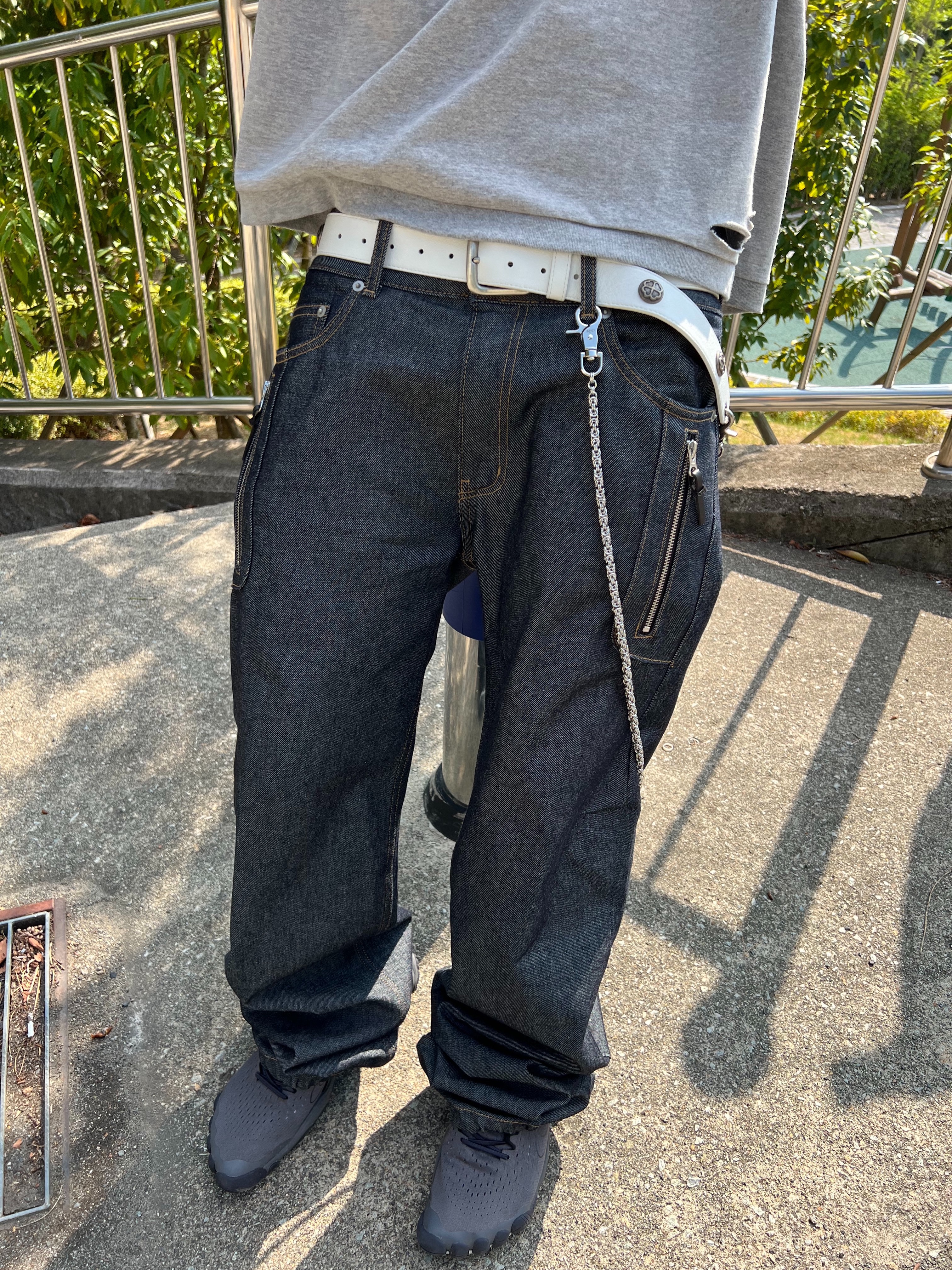 Hono Report Leaf Bracelet, Balenciaga Anatomic Runner Sneakers Grey 착용 스타일 - 7