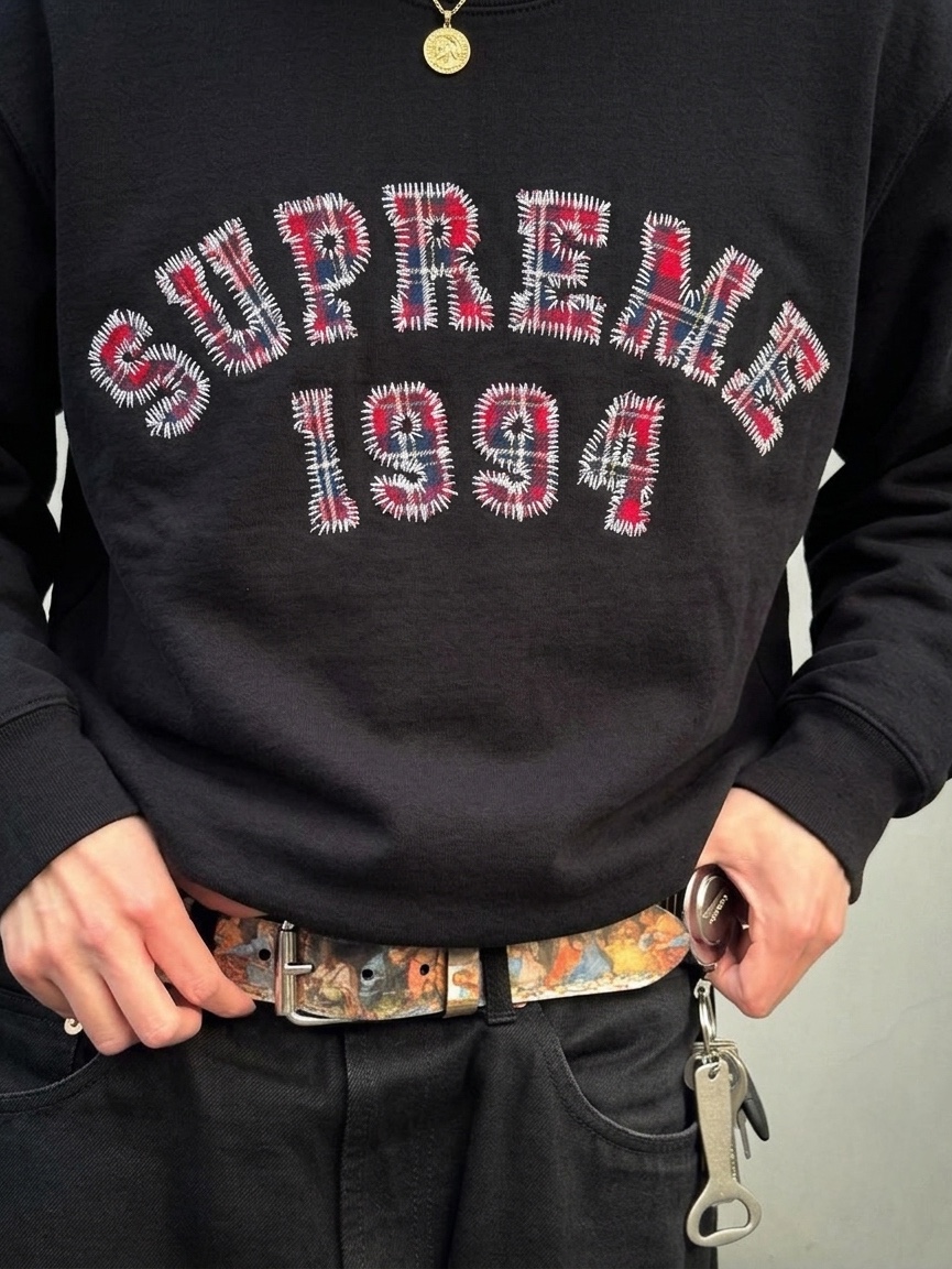 Supreme Plaid Arc Crewneck Black - 26SS 착용 스타일
