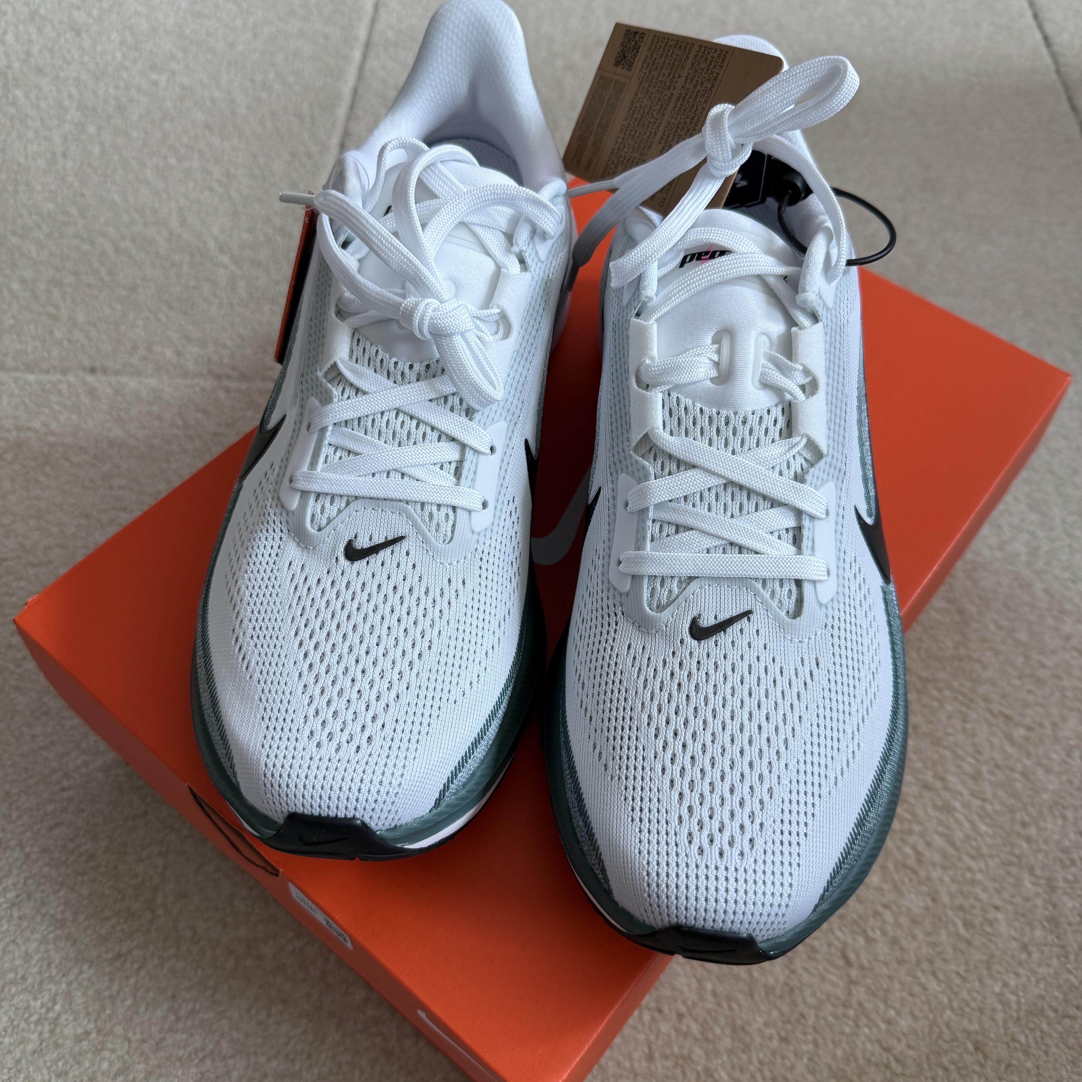Nike Air Zoom Pegasus 42 White Mineral Slate 착용 스타일 - 3