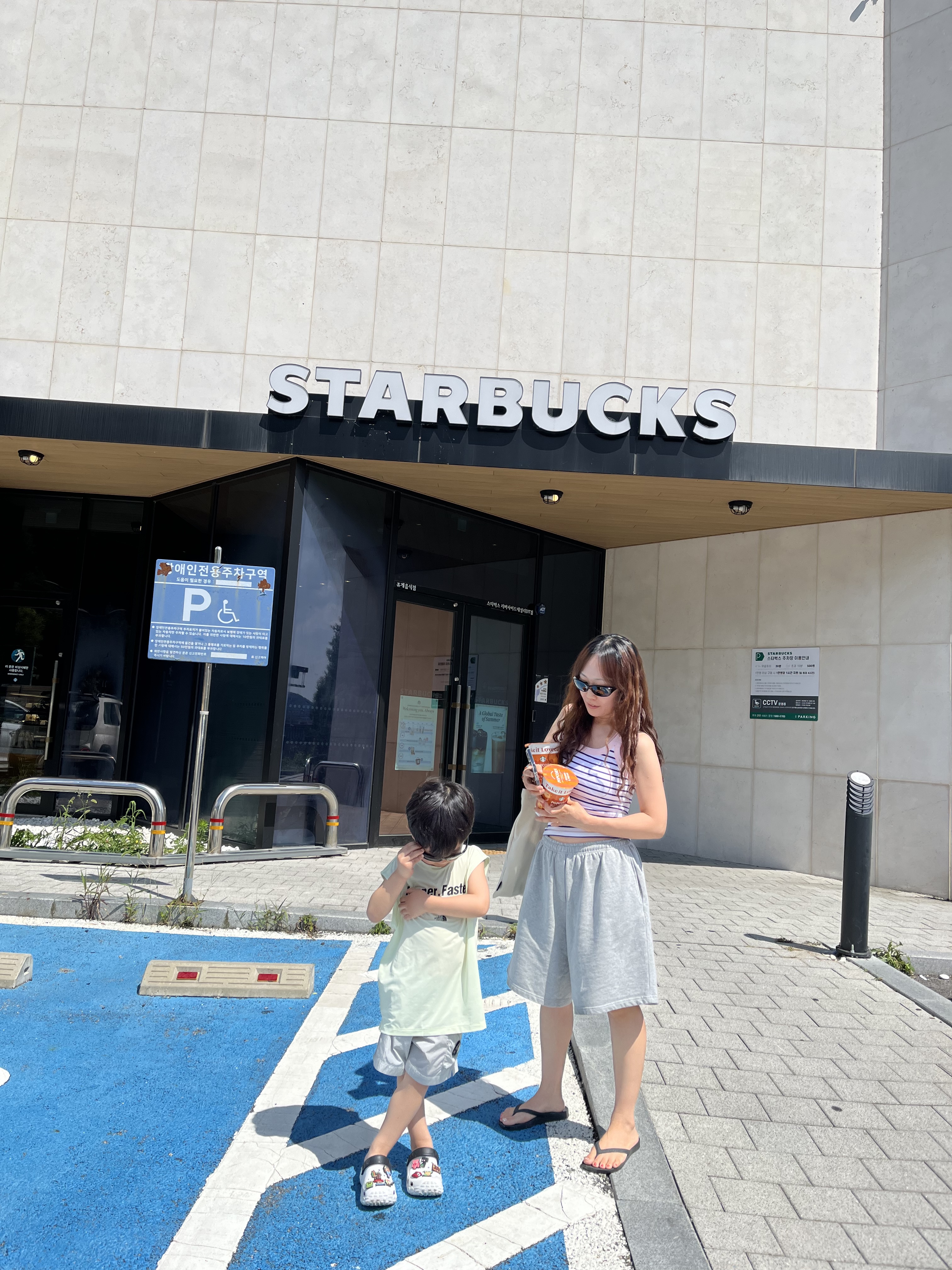 Ray-Ban DADDY-O II Polished Black Frame Green Classic G-15 Lenses, Starbucks x Bebe De Pino Bearista Beach Ball 착용 스타일 - 1