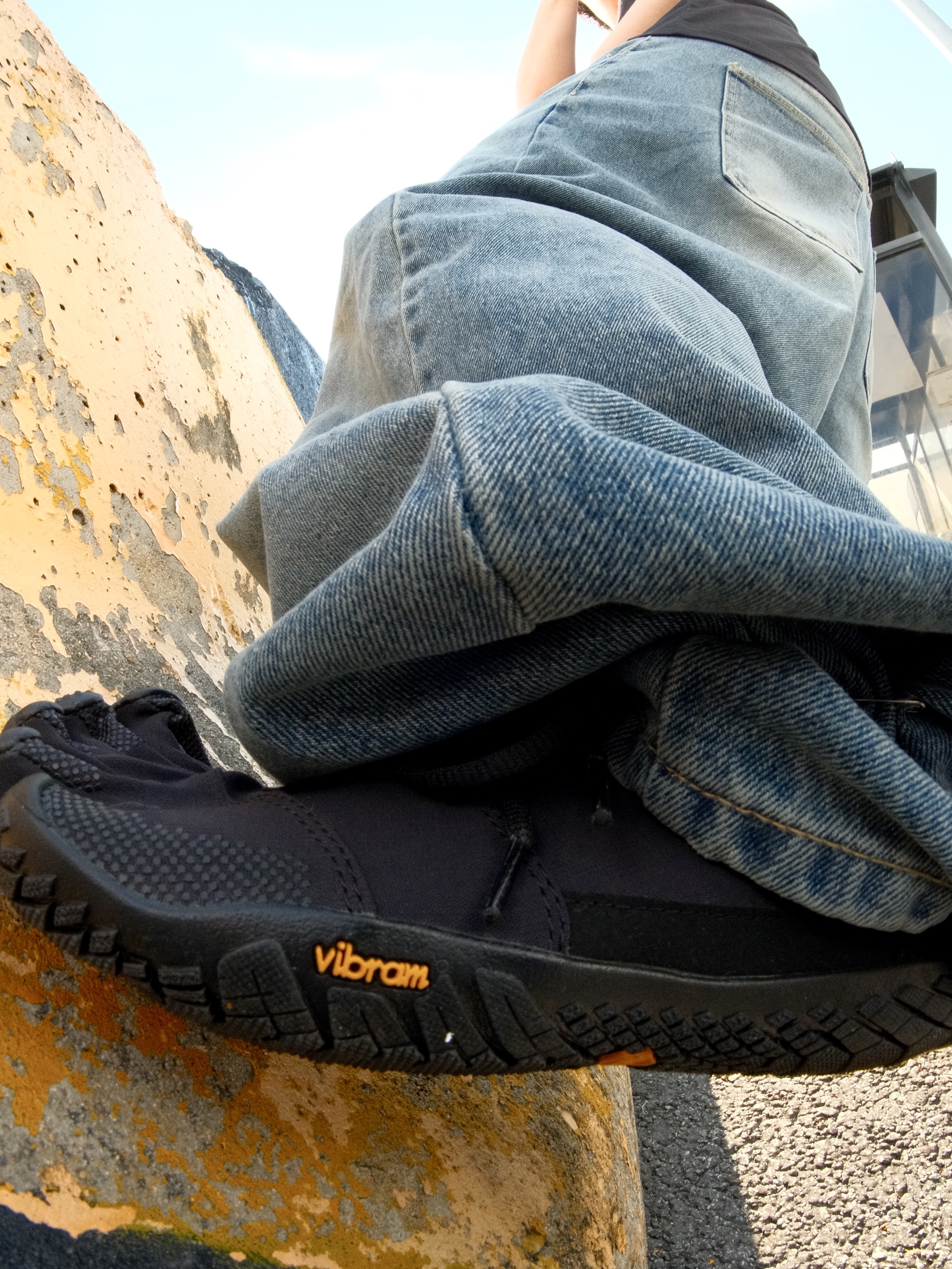 Vibram Fivefingers V-Trek Black 착용 스타일 - 3