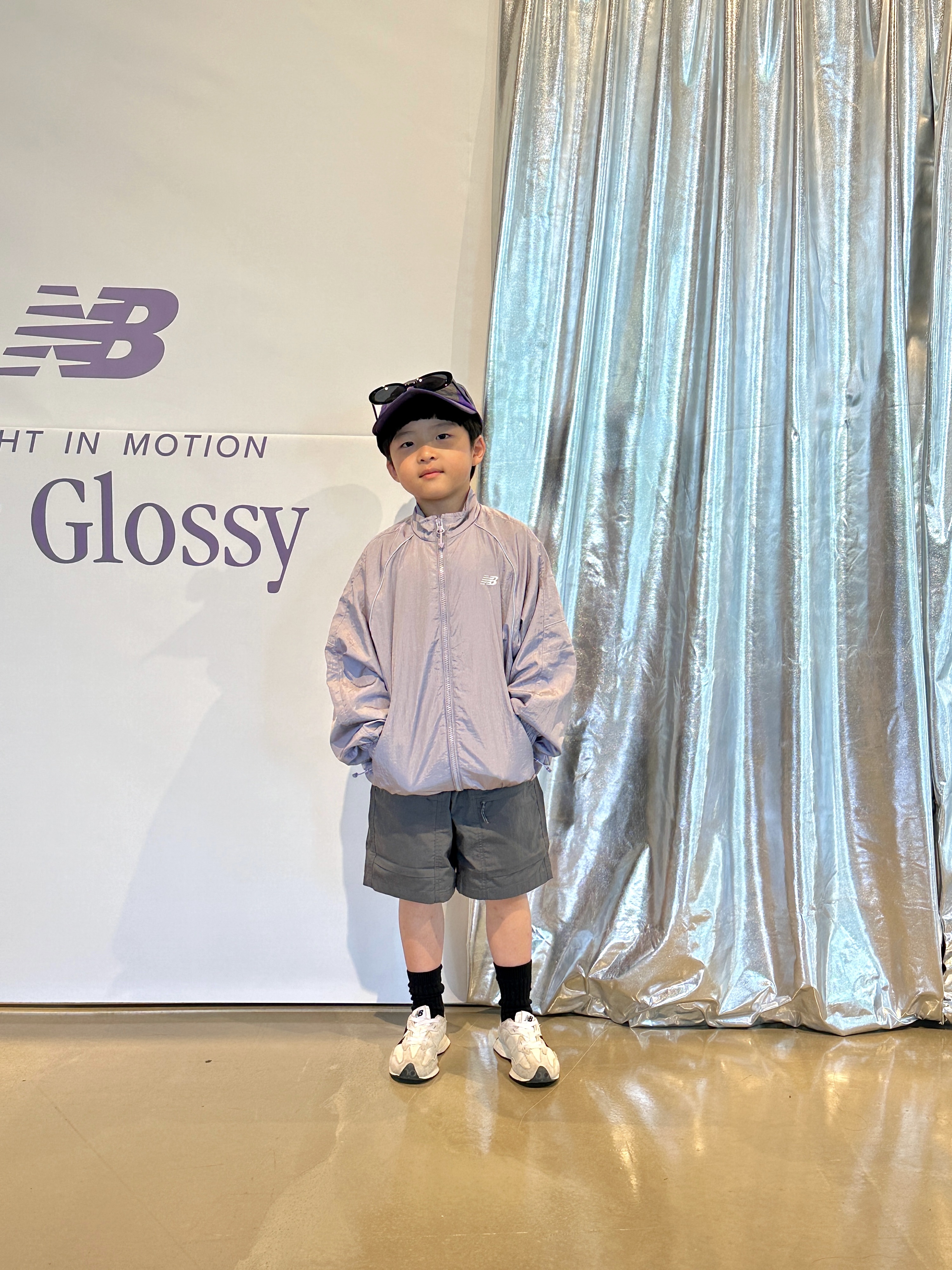 (Kids) New Balance Air Glossy Windbreaker Purple, (PS) New Balance 327 White Black 착용 스타일 - 3