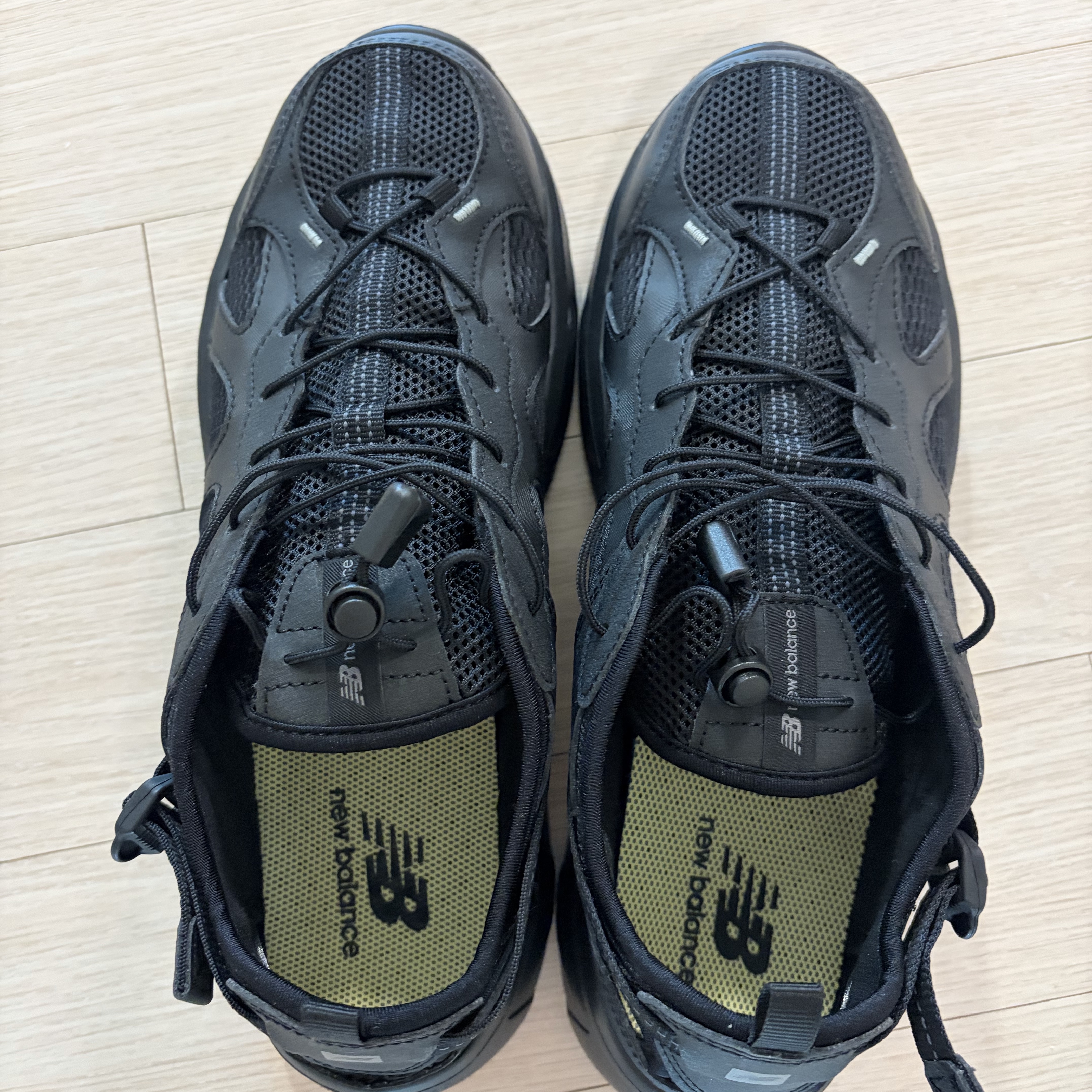 New Balance Kave Sandal Black 착용 스타일