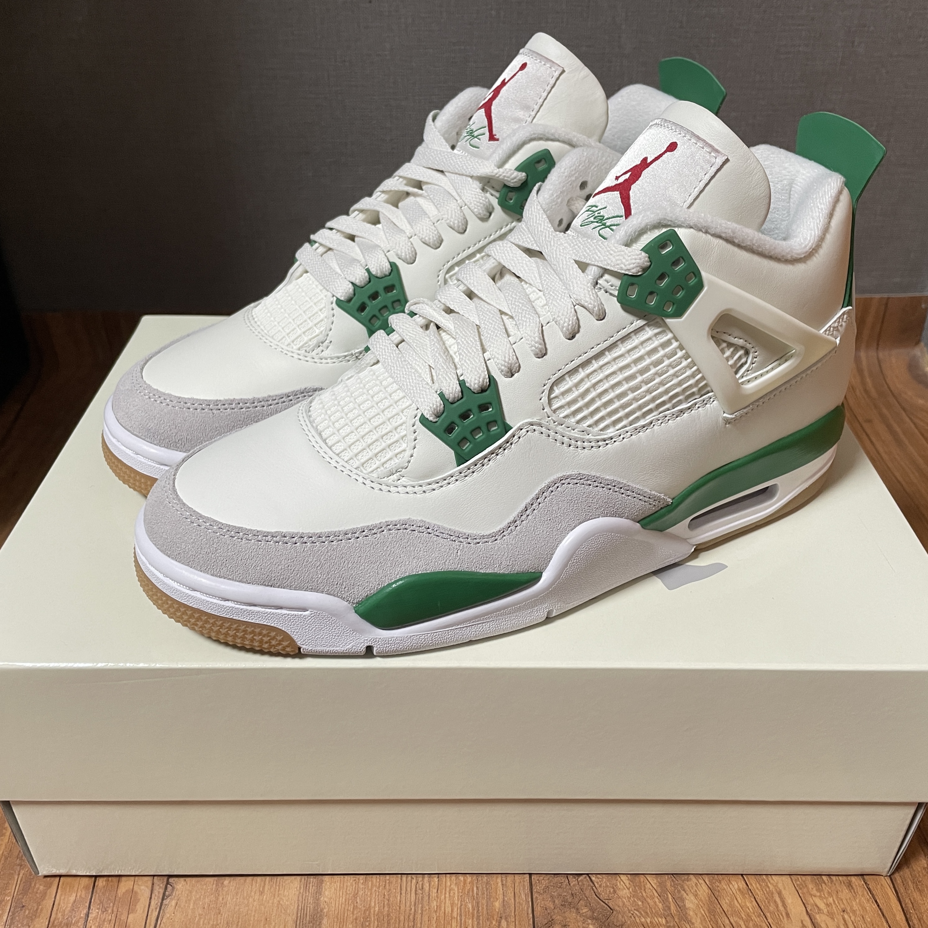 Jordan 4 x Nike SB Retro SP Pine Green 착용 스타일