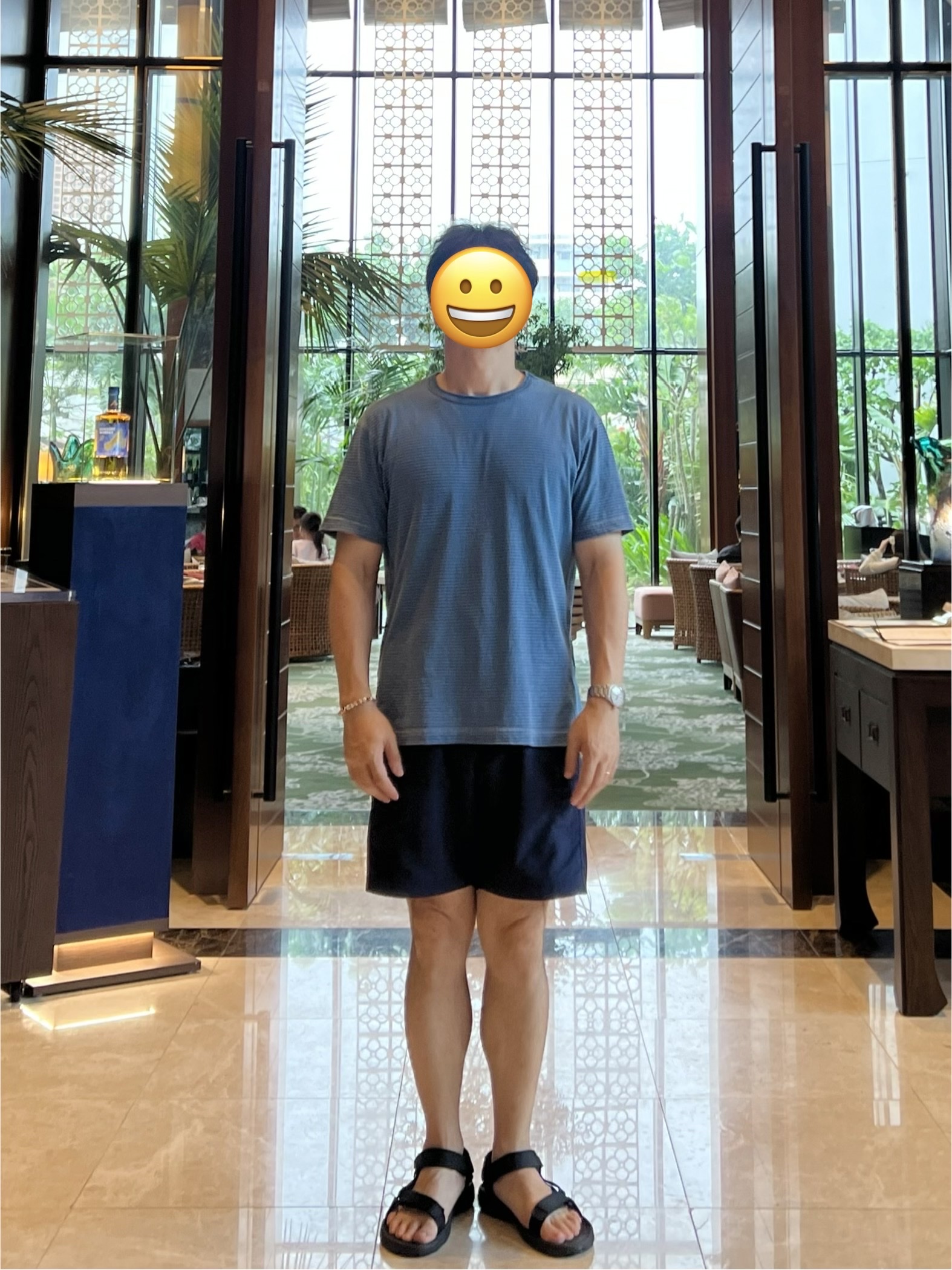 Uniqlo Geared Shorts Navy, TEVA Hydratrek Sandal Black 착용 스타일