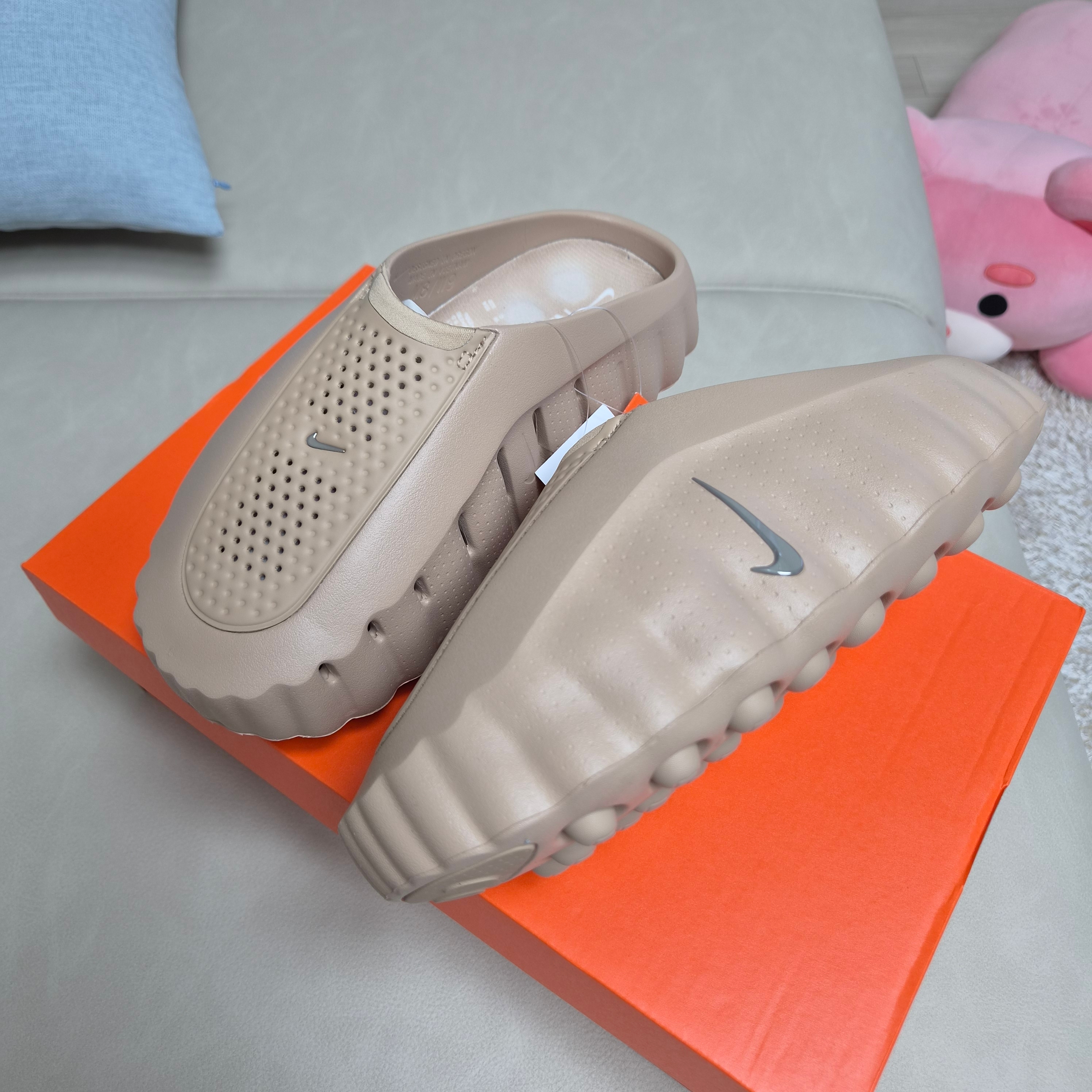 Nike Mind 001 Hemp Pale Ivory 착용 스타일